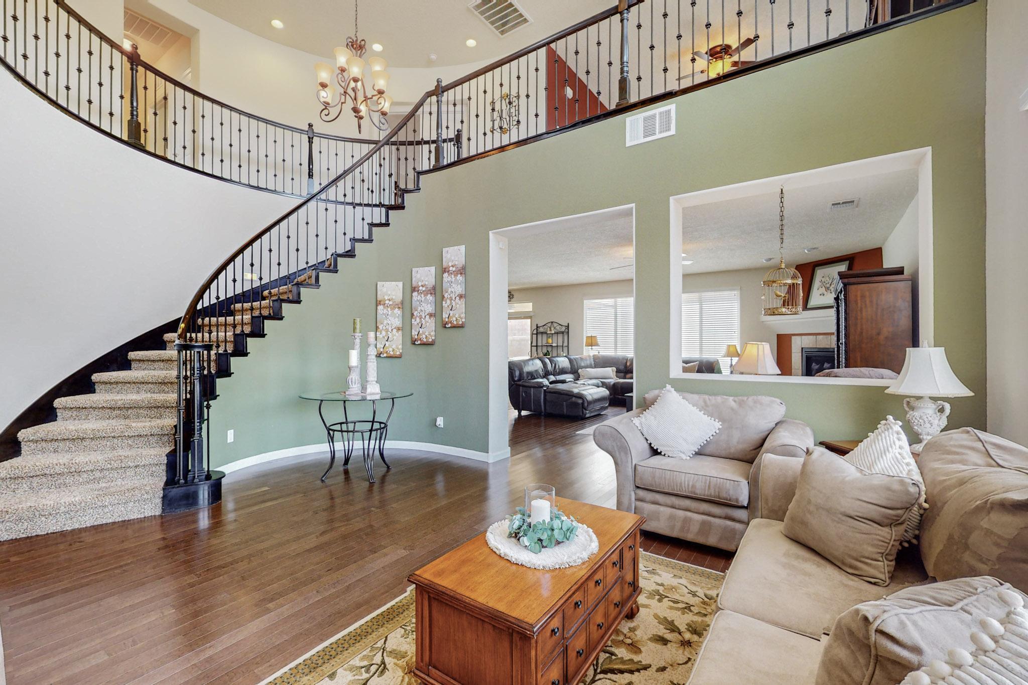 3916 Las Colinas Avenue NE