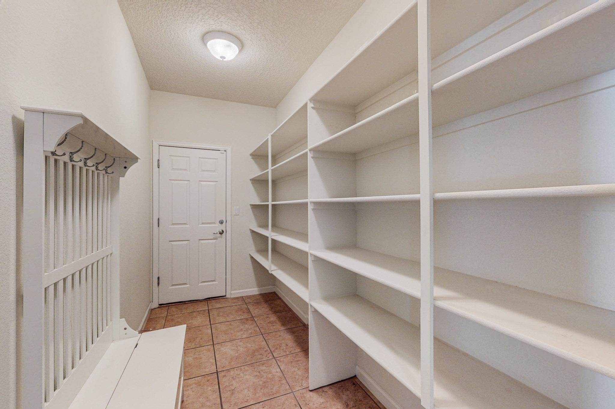 3916 Las Colinas Avenue NE