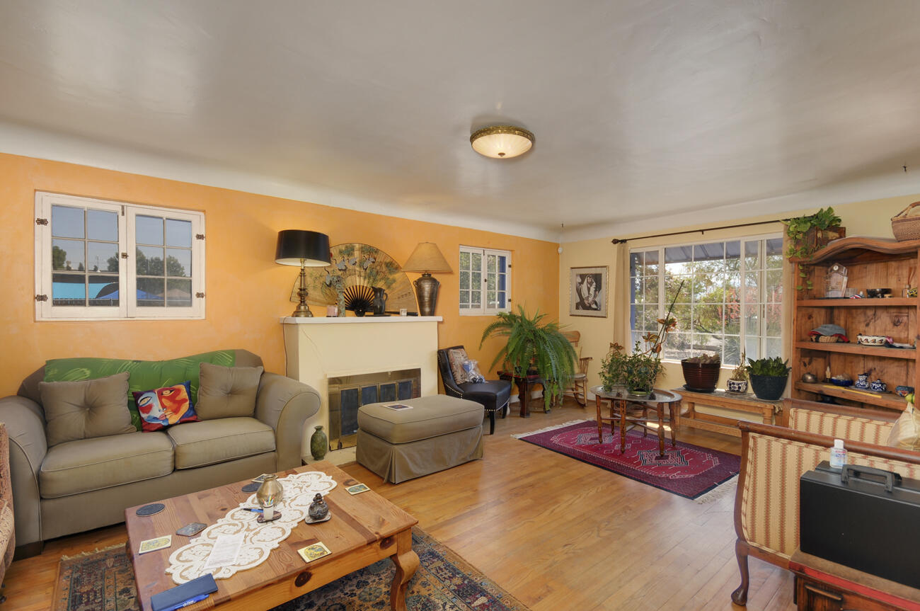 2119 Los Luceros Road NW