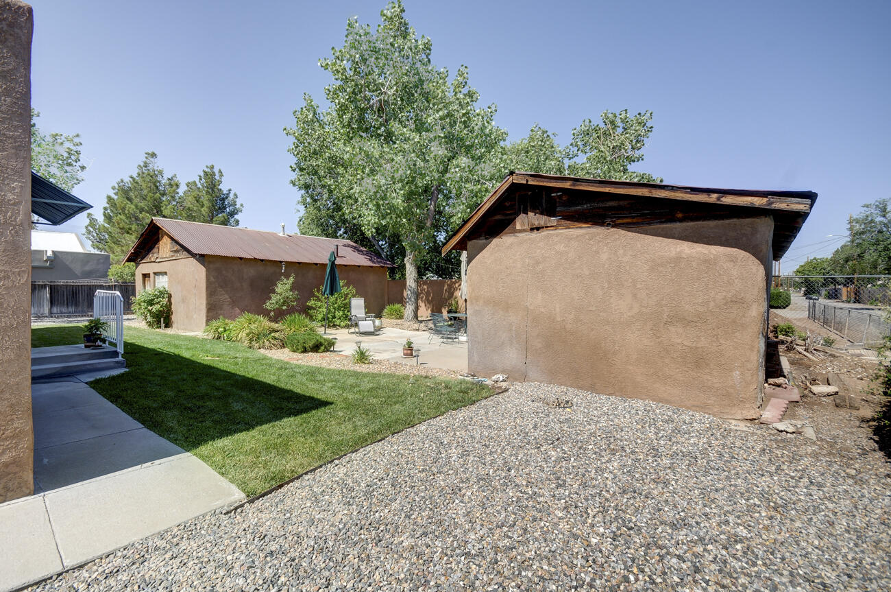 2119 Los Luceros Road NW