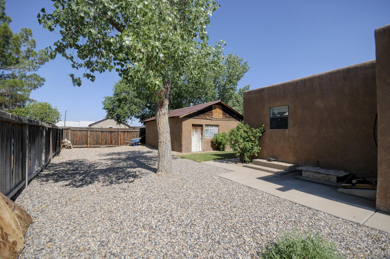 2119 Los Luceros Road NW