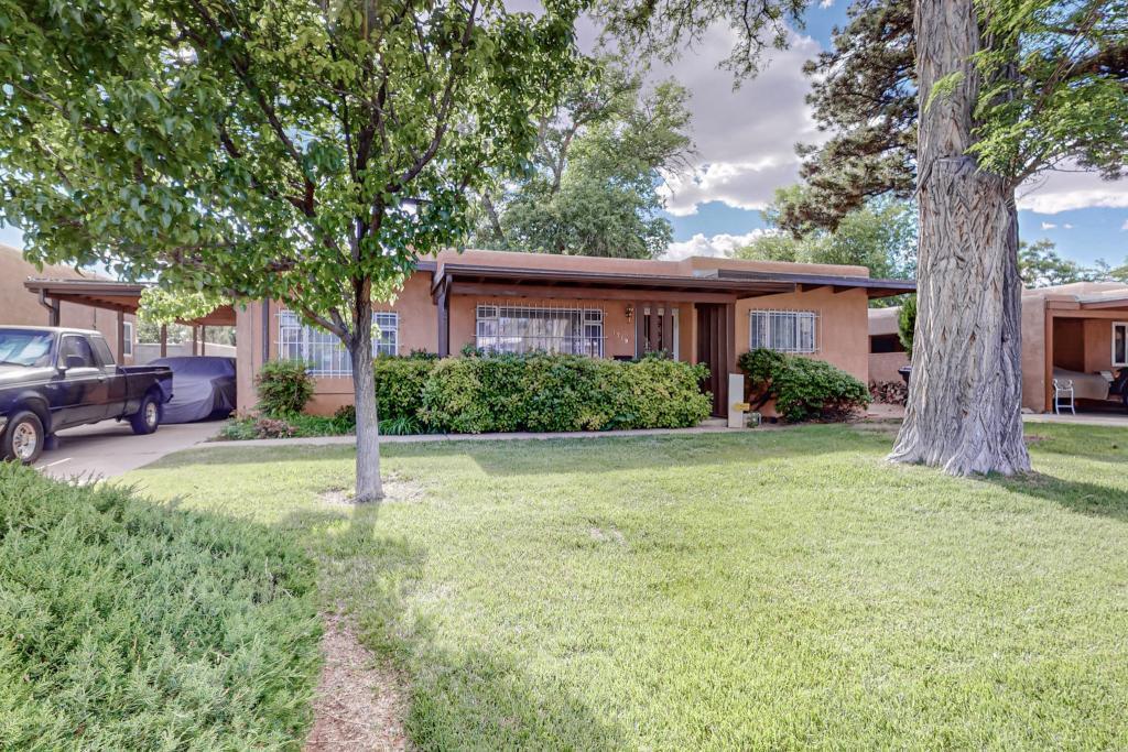 1719 Aliso Drive NE