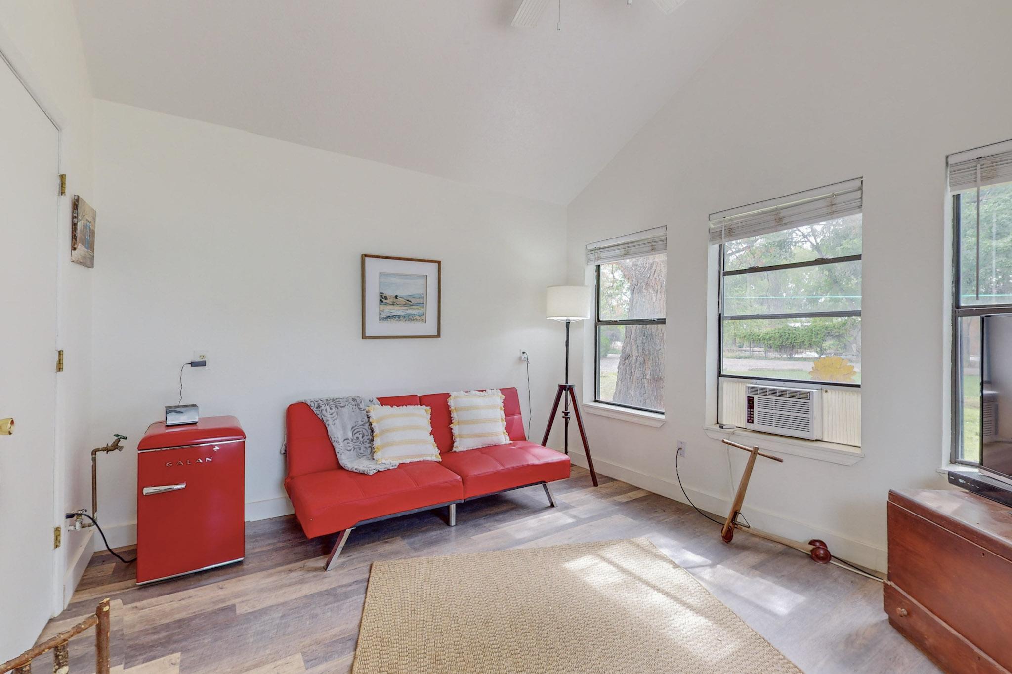 255 Willow Road NW
