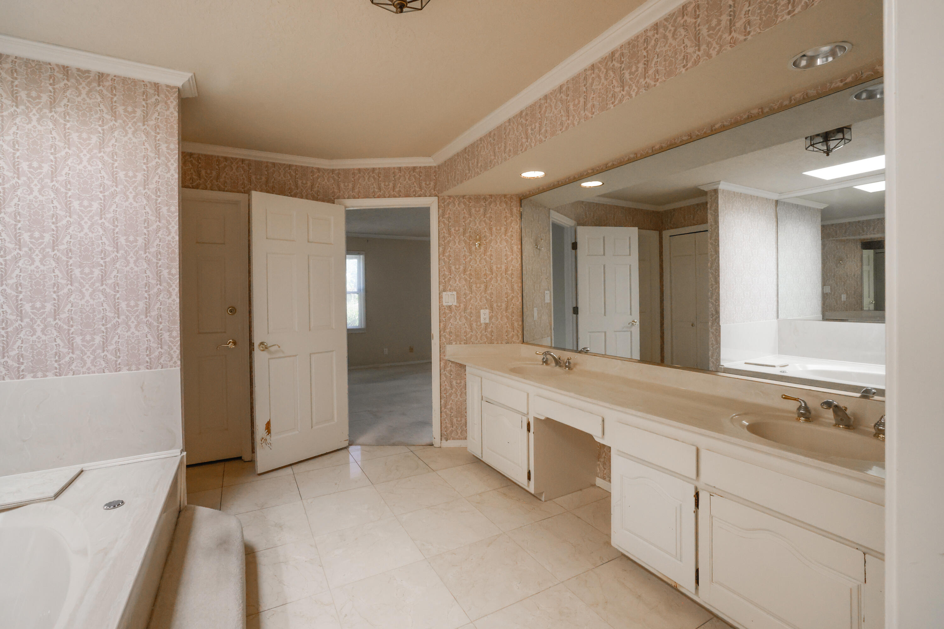 9501 Village Green Drive NE