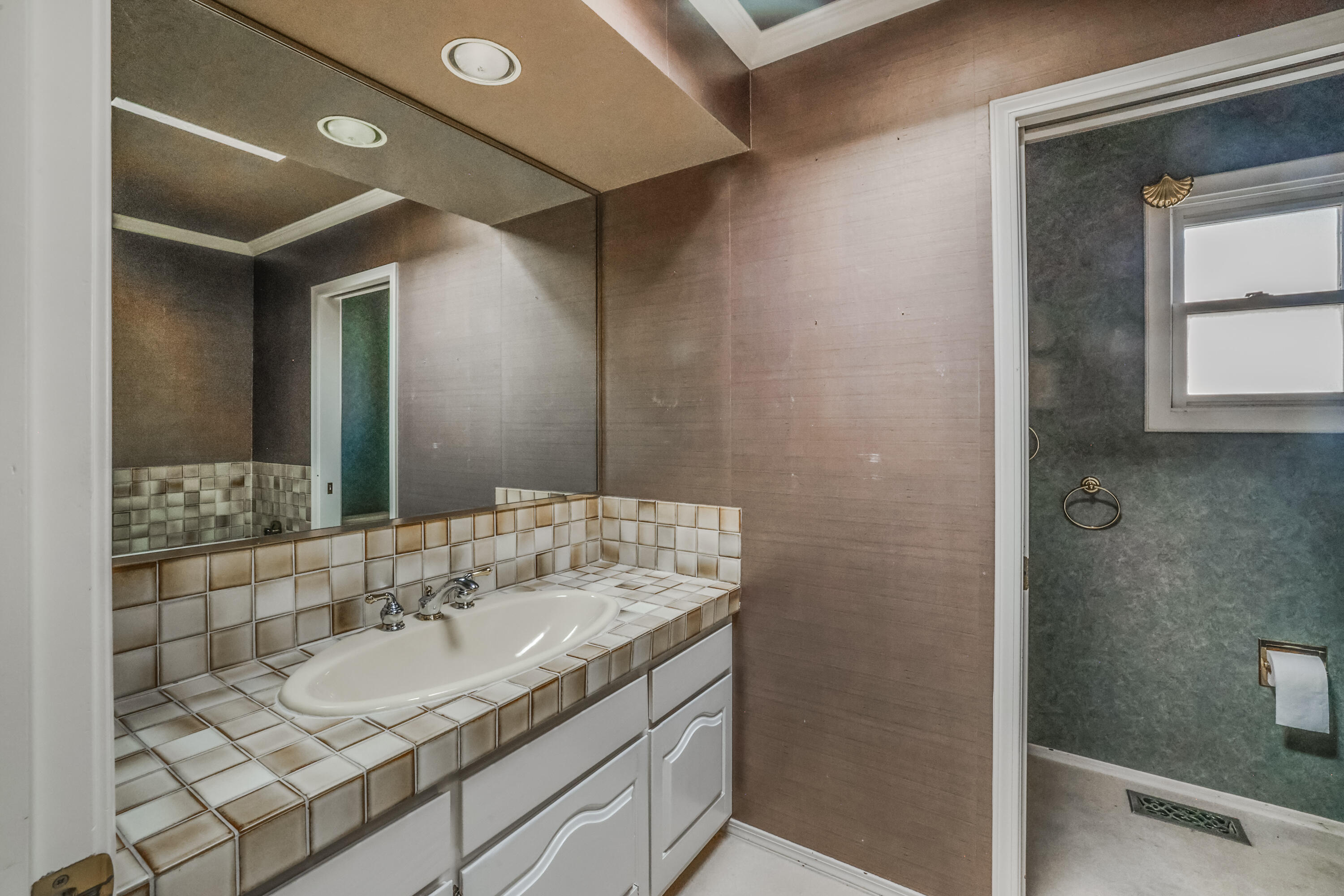 9501 Village Green Drive NE