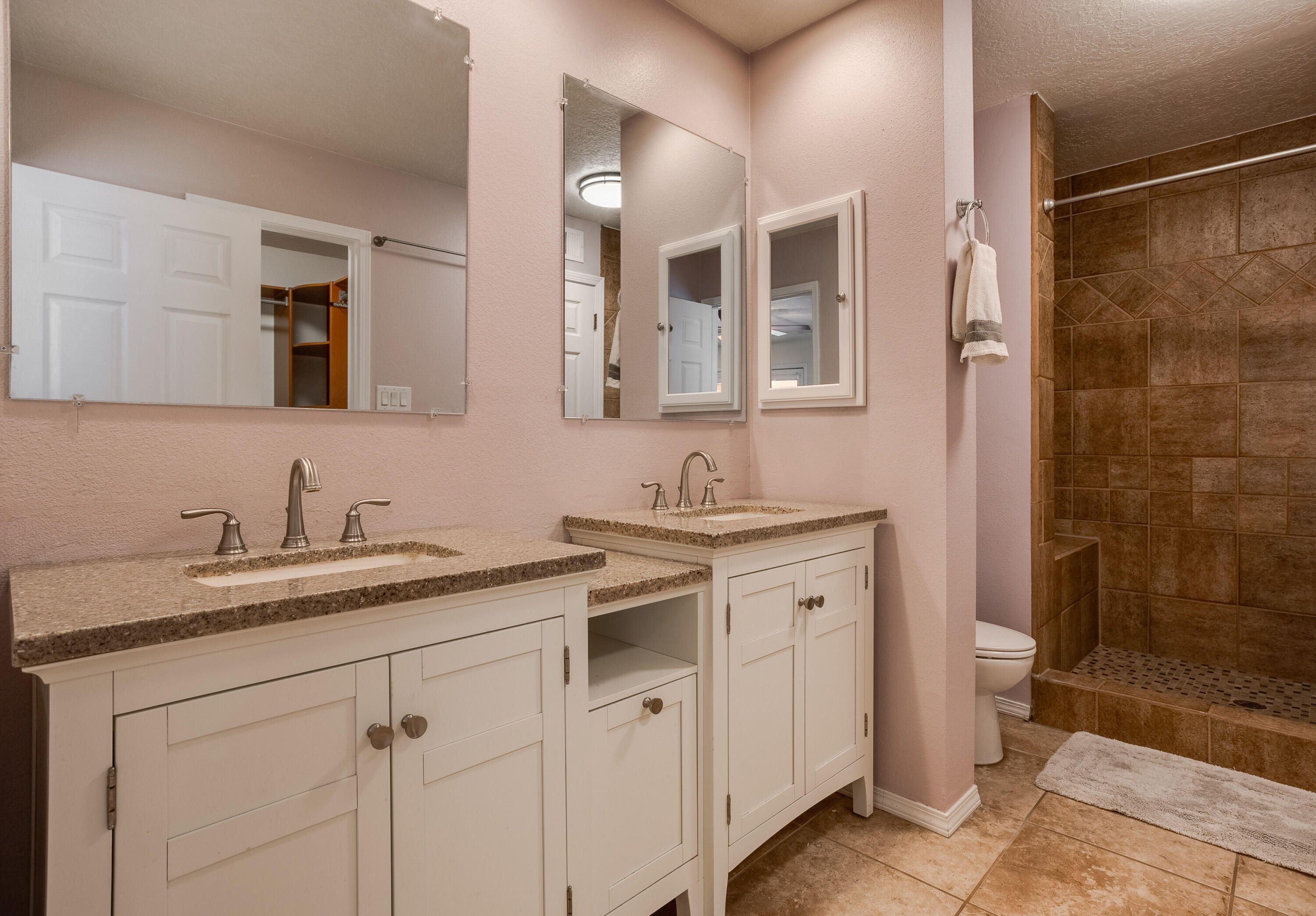 6913 Old Orchard Lane NE