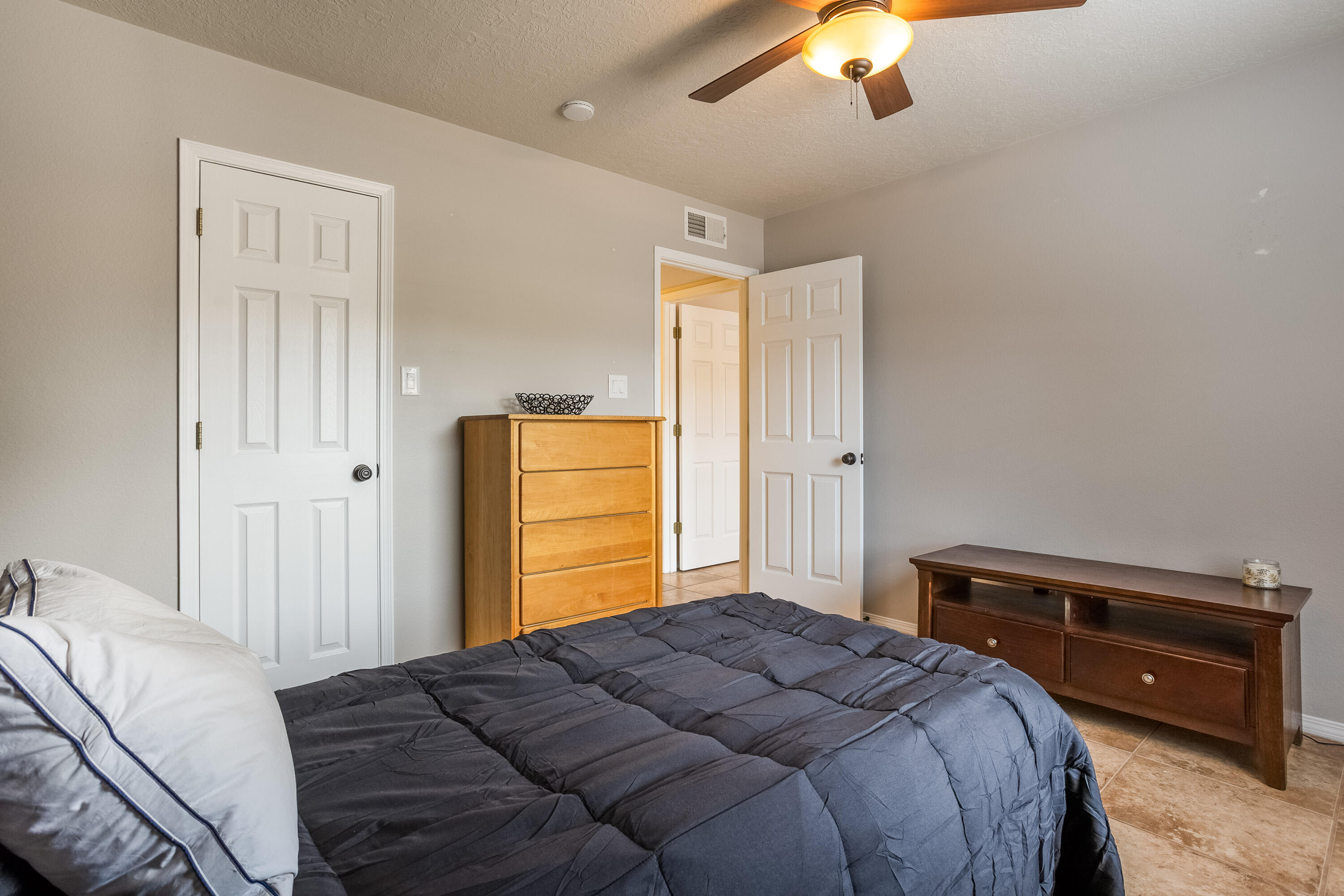 6913 Old Orchard Lane NE