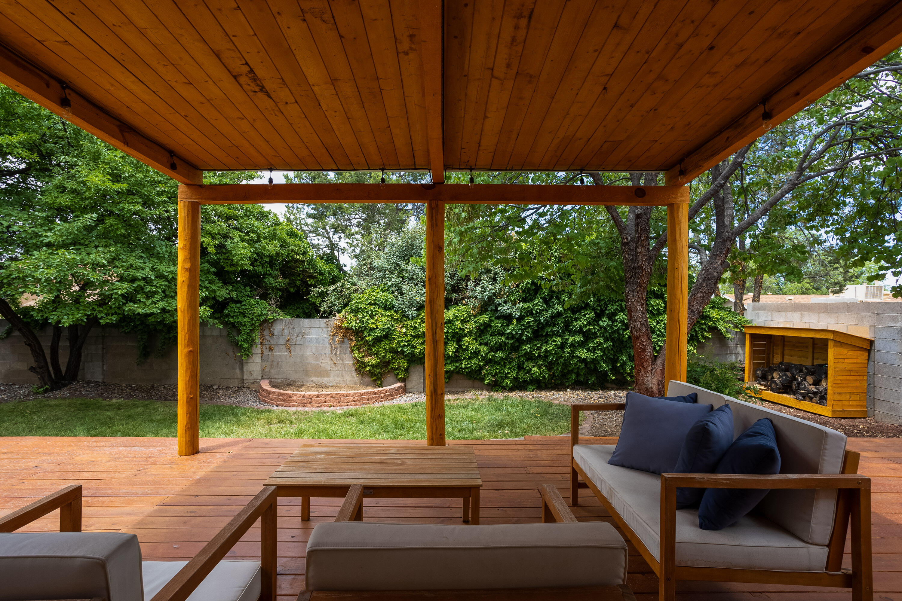 6913 Old Orchard Lane NE