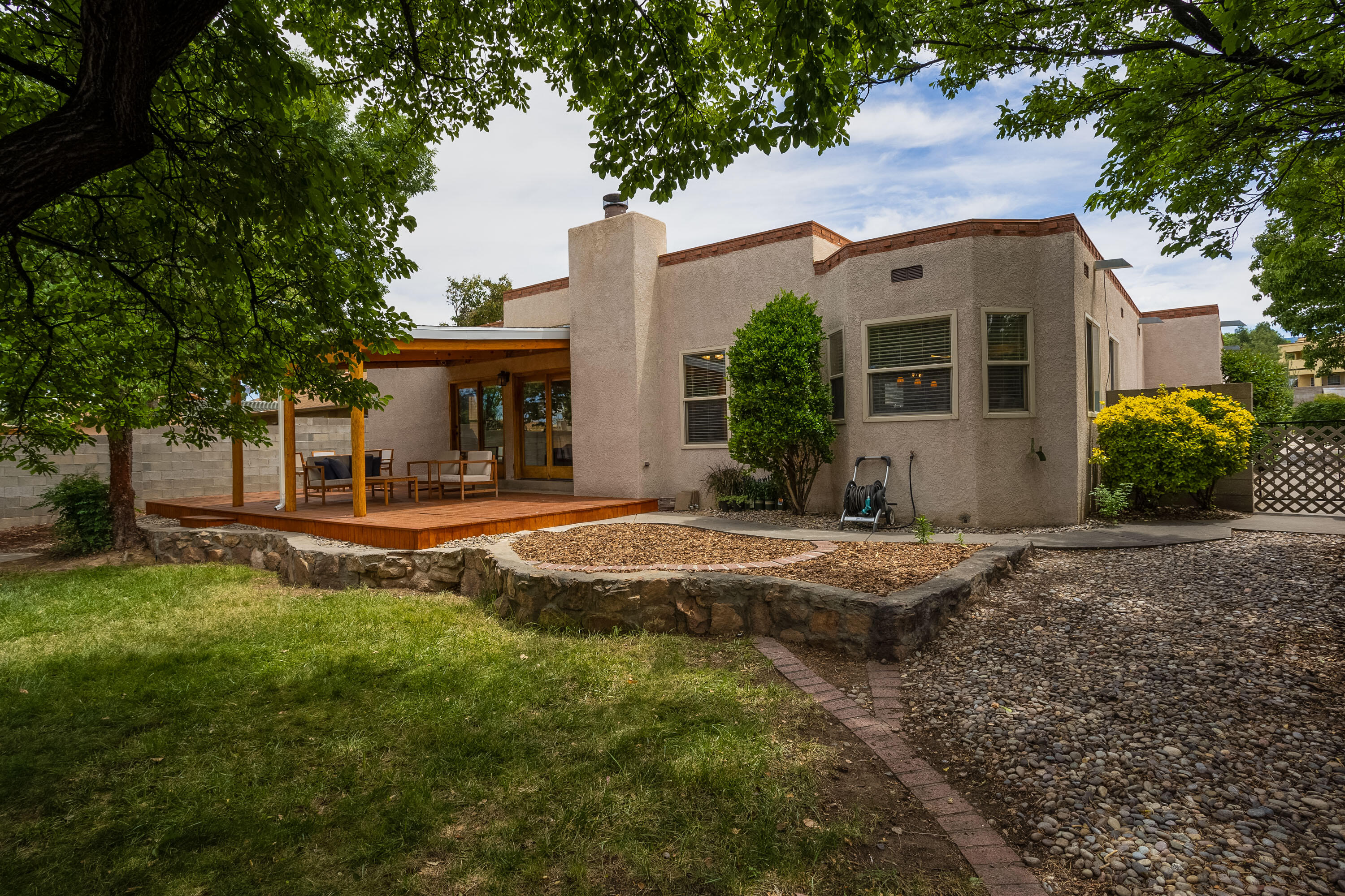 6913 Old Orchard Lane NE