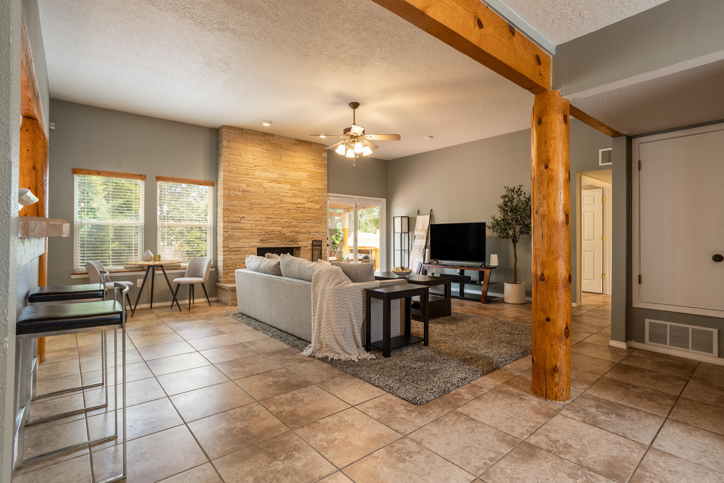 6913 Old Orchard Lane NE