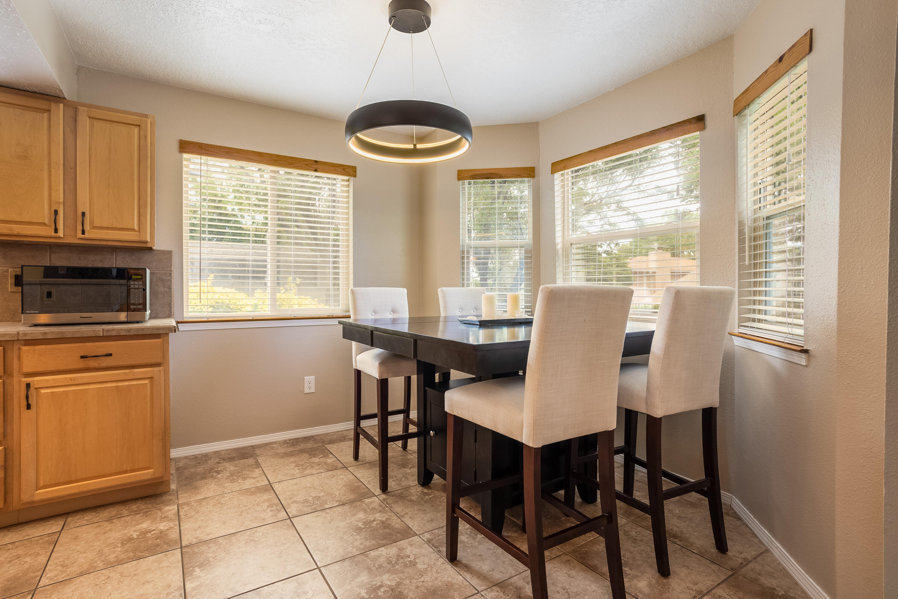 6913 Old Orchard Lane NE