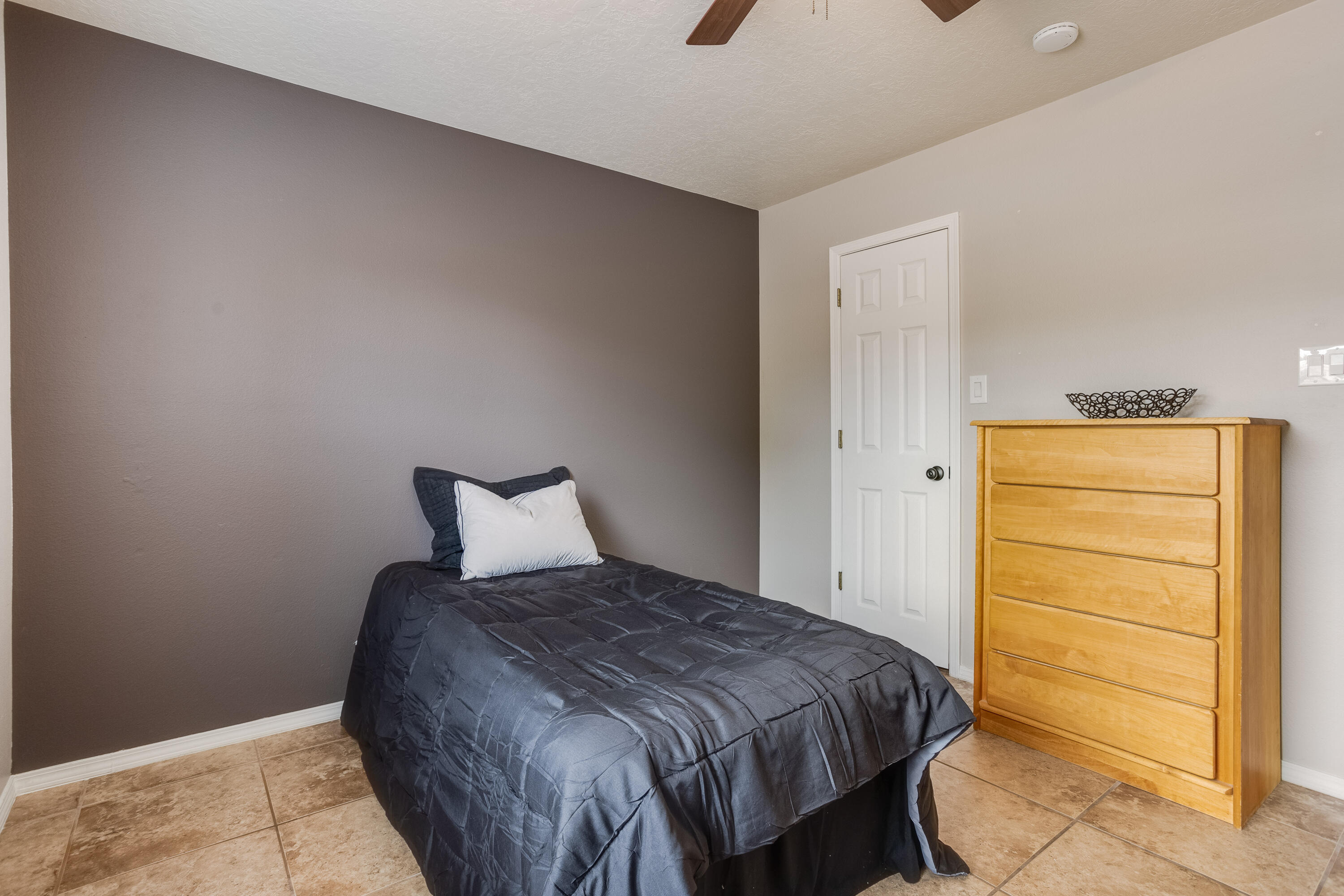 6913 Old Orchard Lane NE