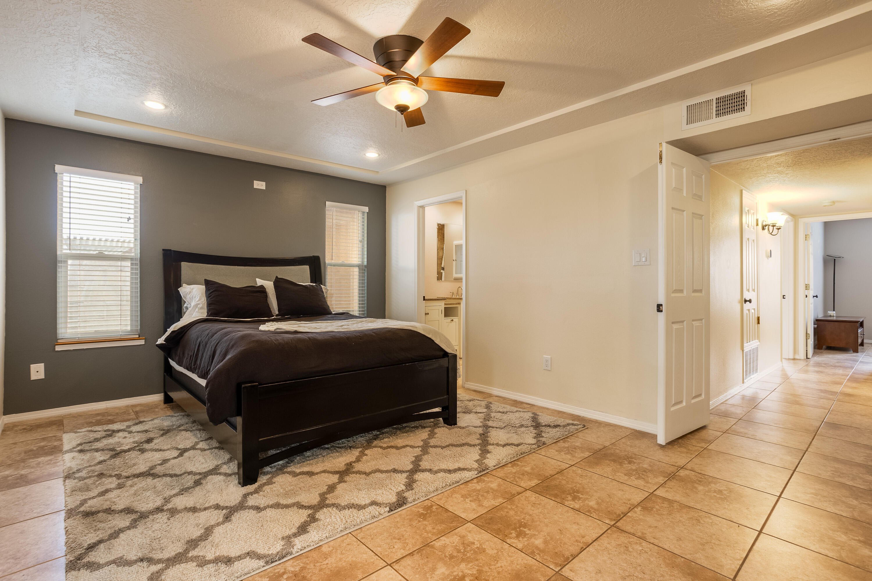 6913 Old Orchard Lane NE