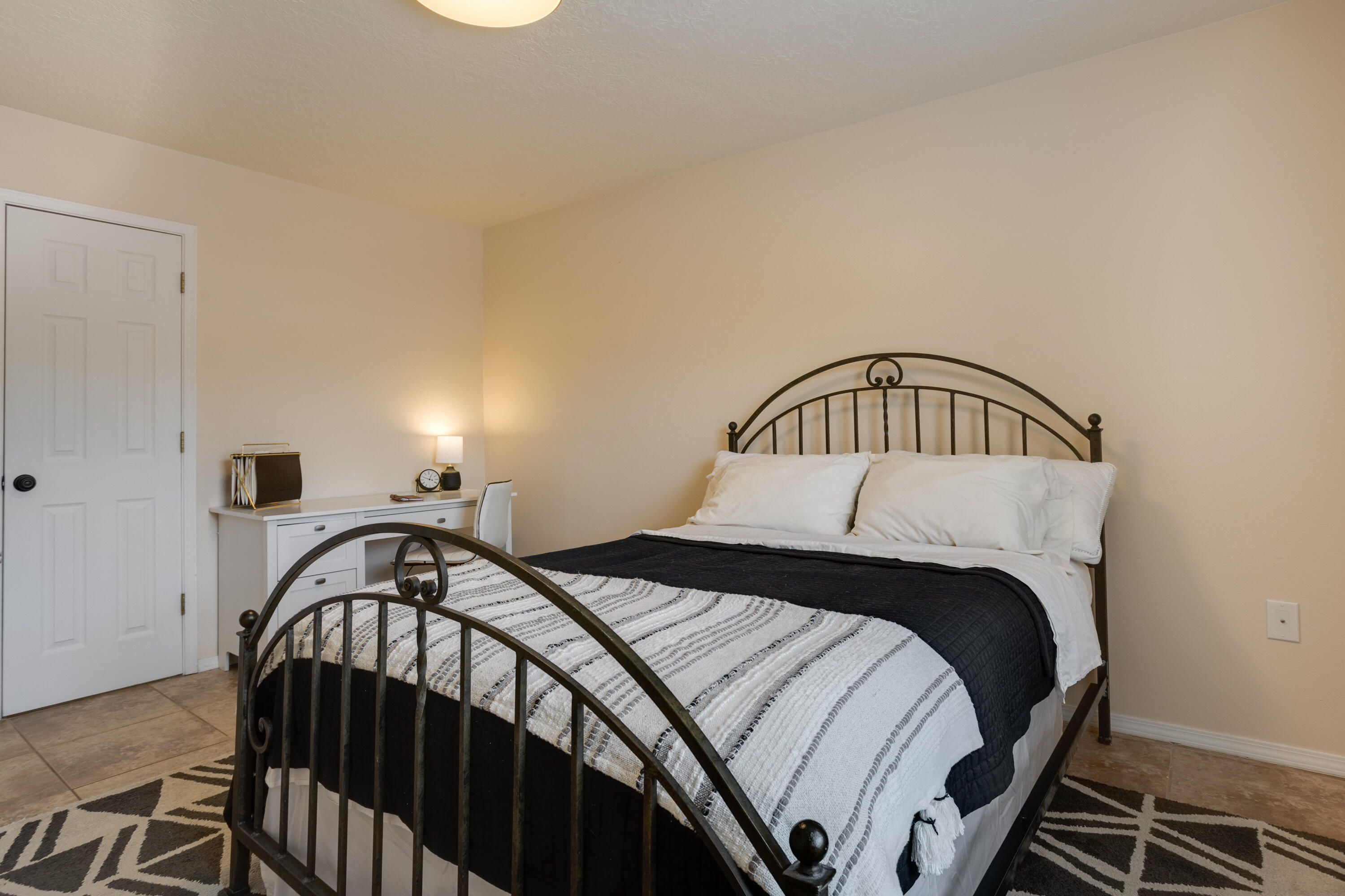 6913 Old Orchard Lane NE