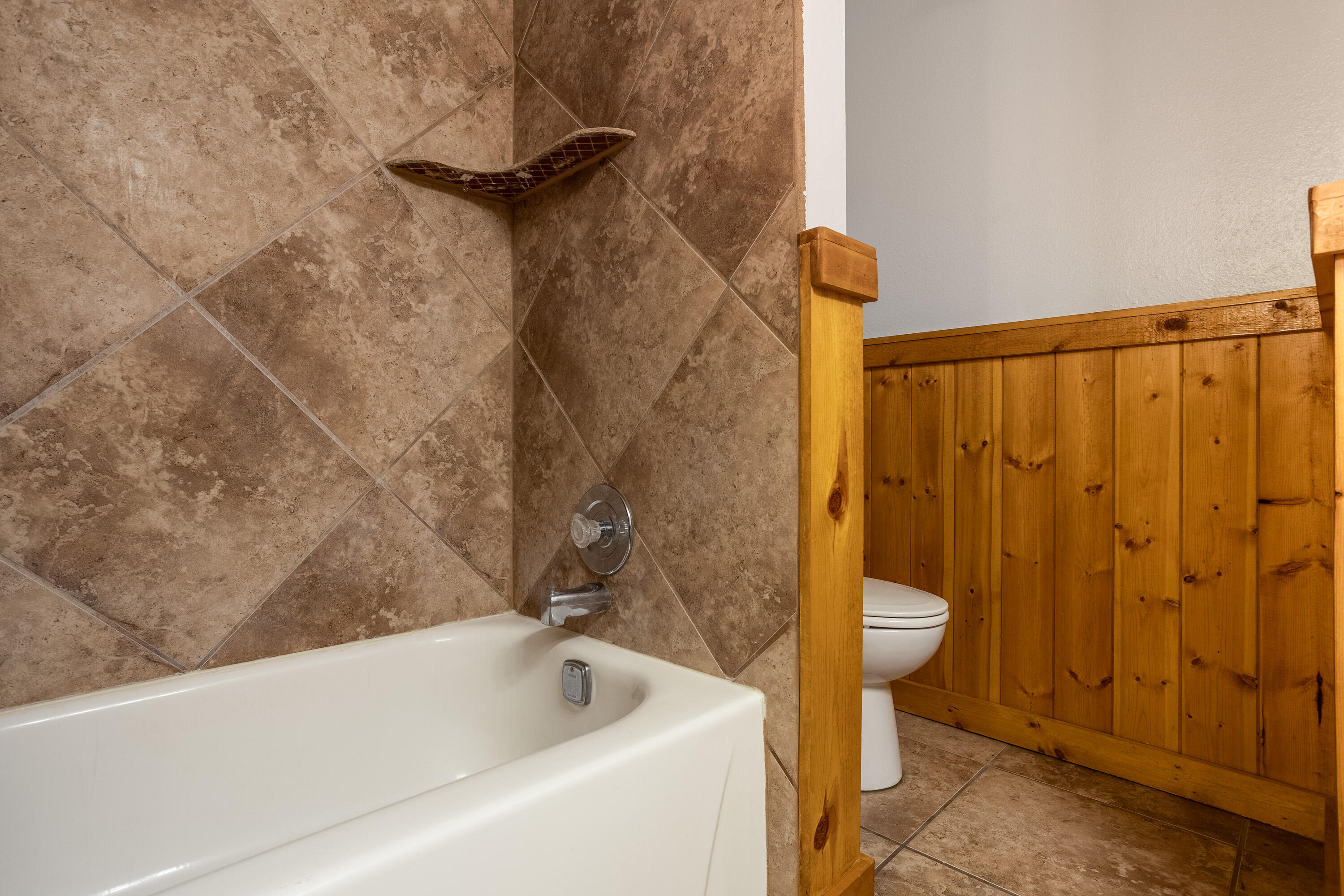 6913 Old Orchard Lane NE