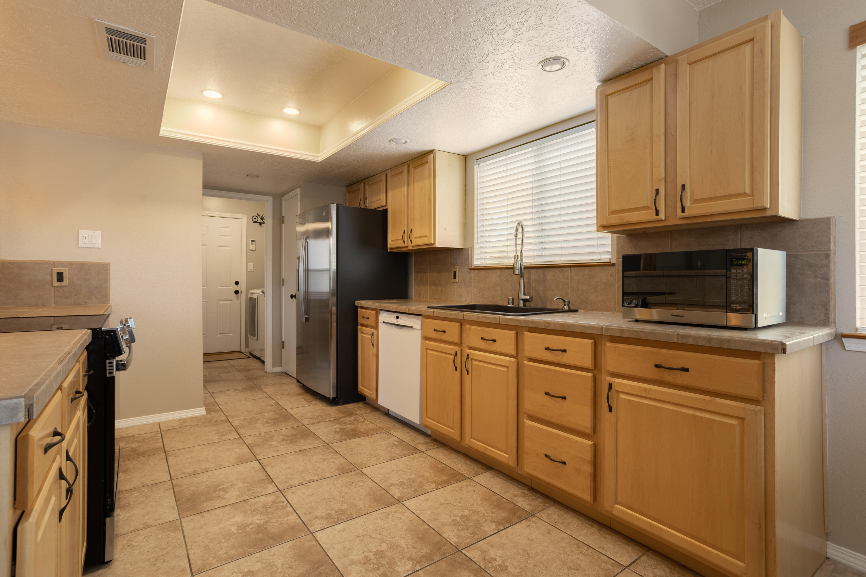 6913 Old Orchard Lane NE