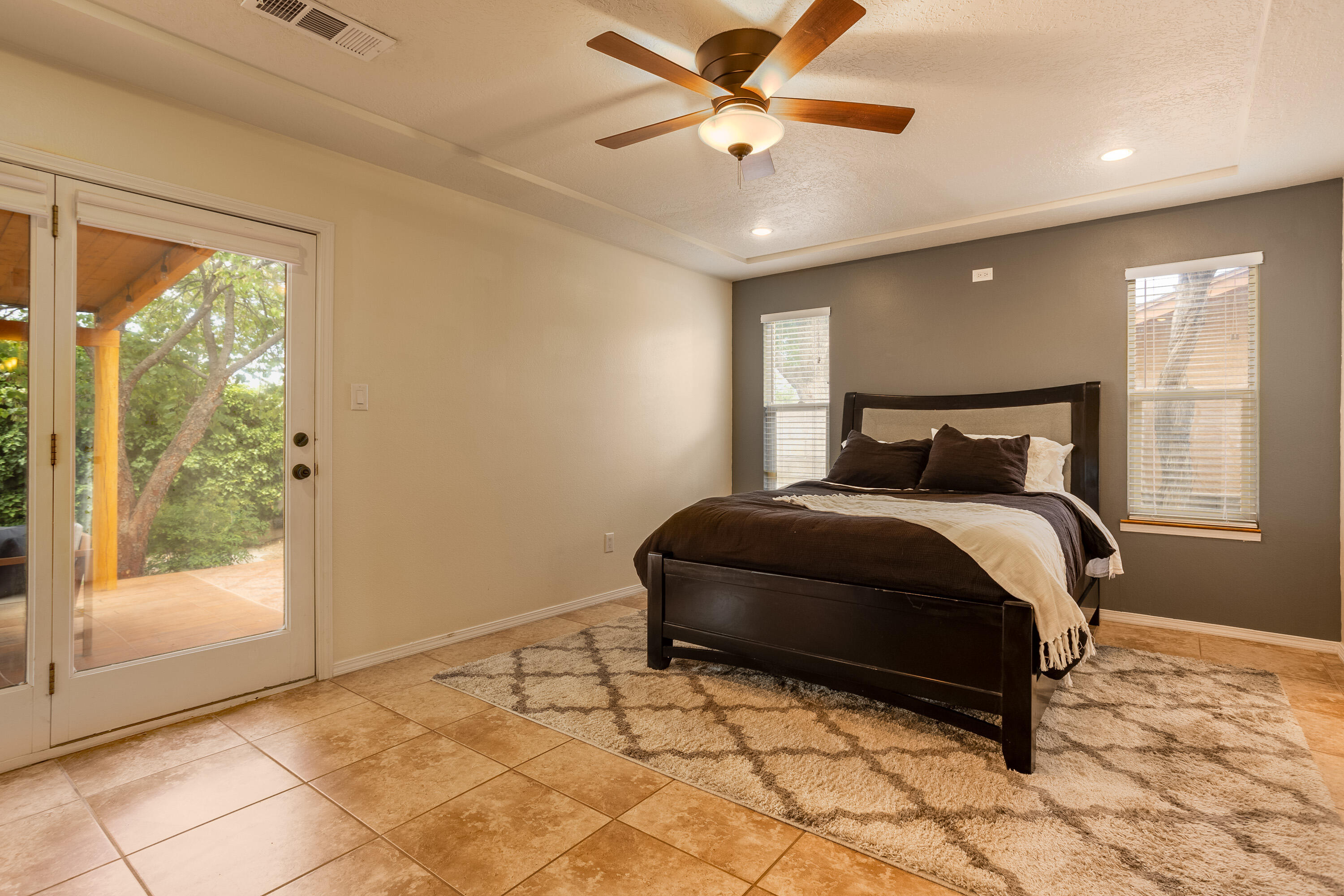 6913 Old Orchard Lane NE