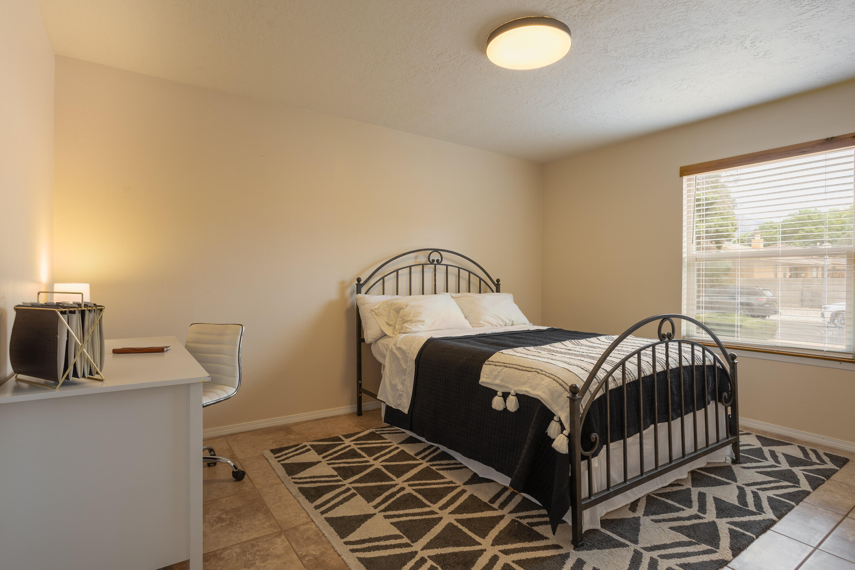 6913 Old Orchard Lane NE