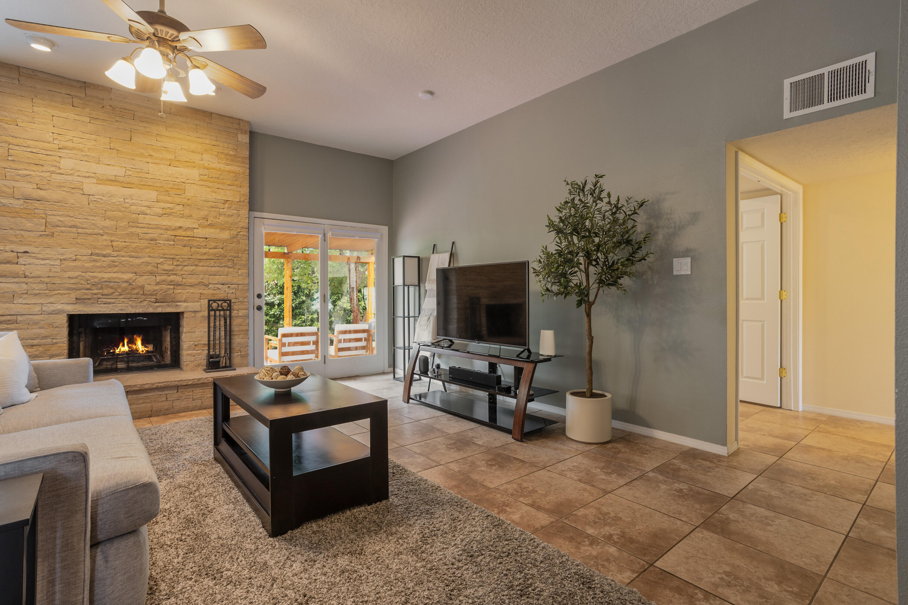 6913 Old Orchard Lane NE