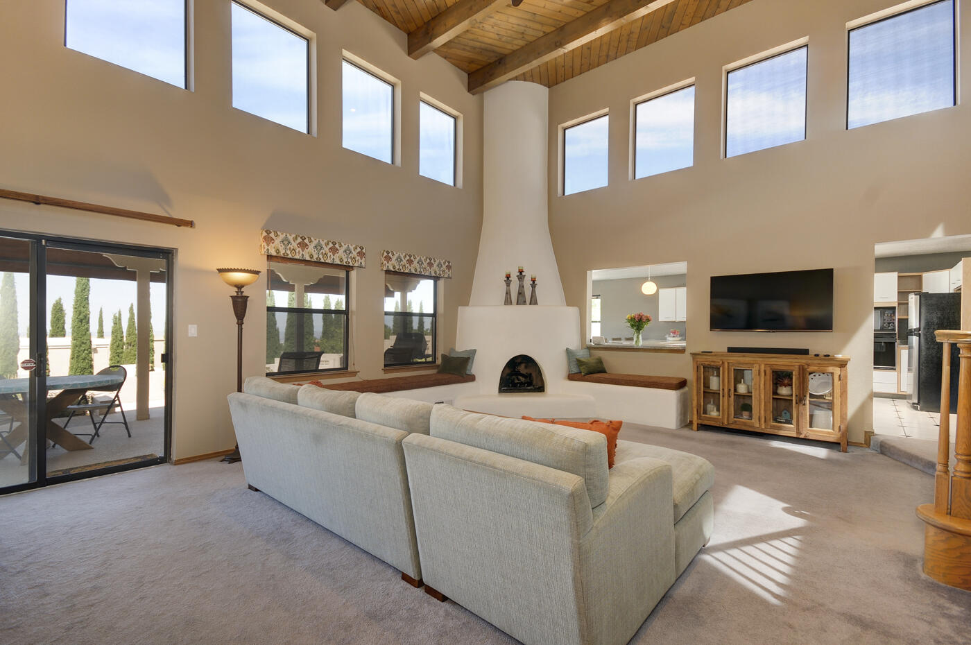 1609 Camino De La Sierra NE