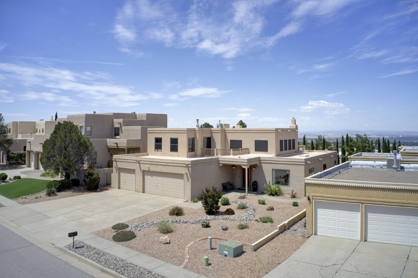1609 Camino De La Sierra NE