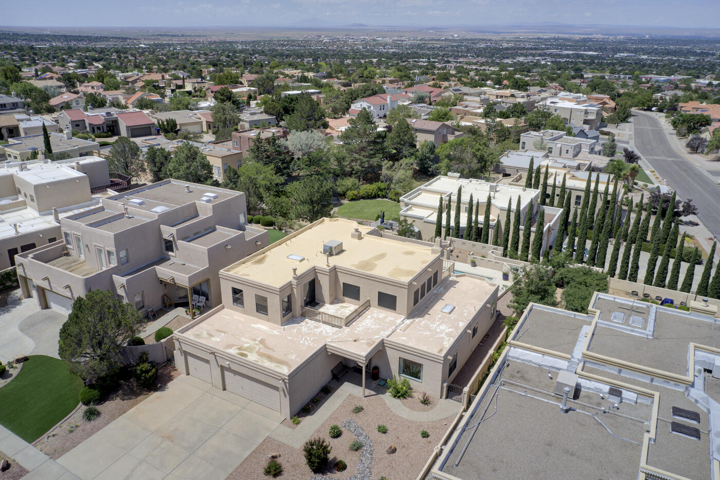 1609 Camino De La Sierra NE