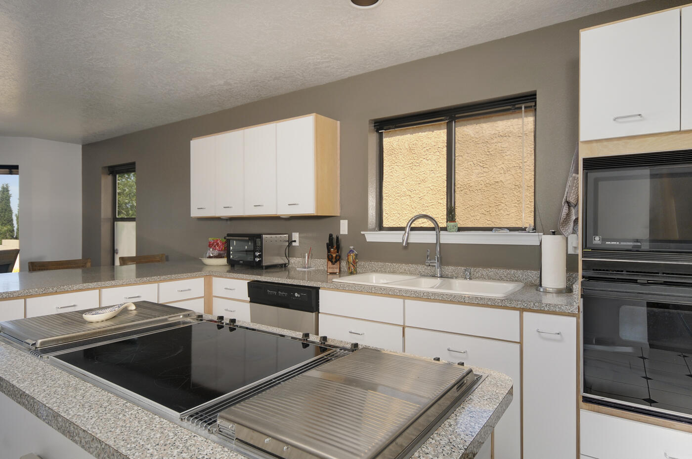 1609 Camino De La Sierra NE