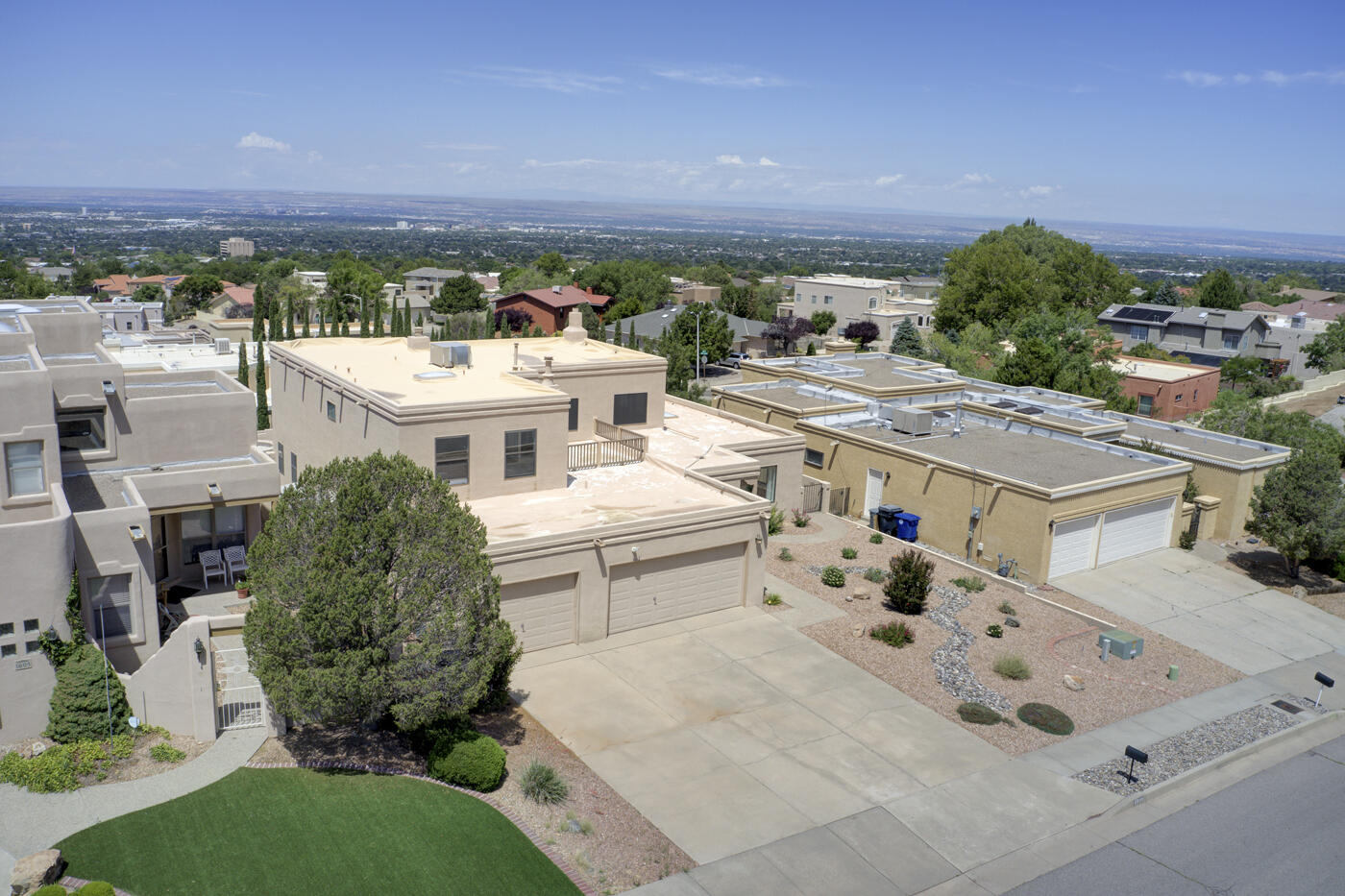 1609 Camino De La Sierra NE