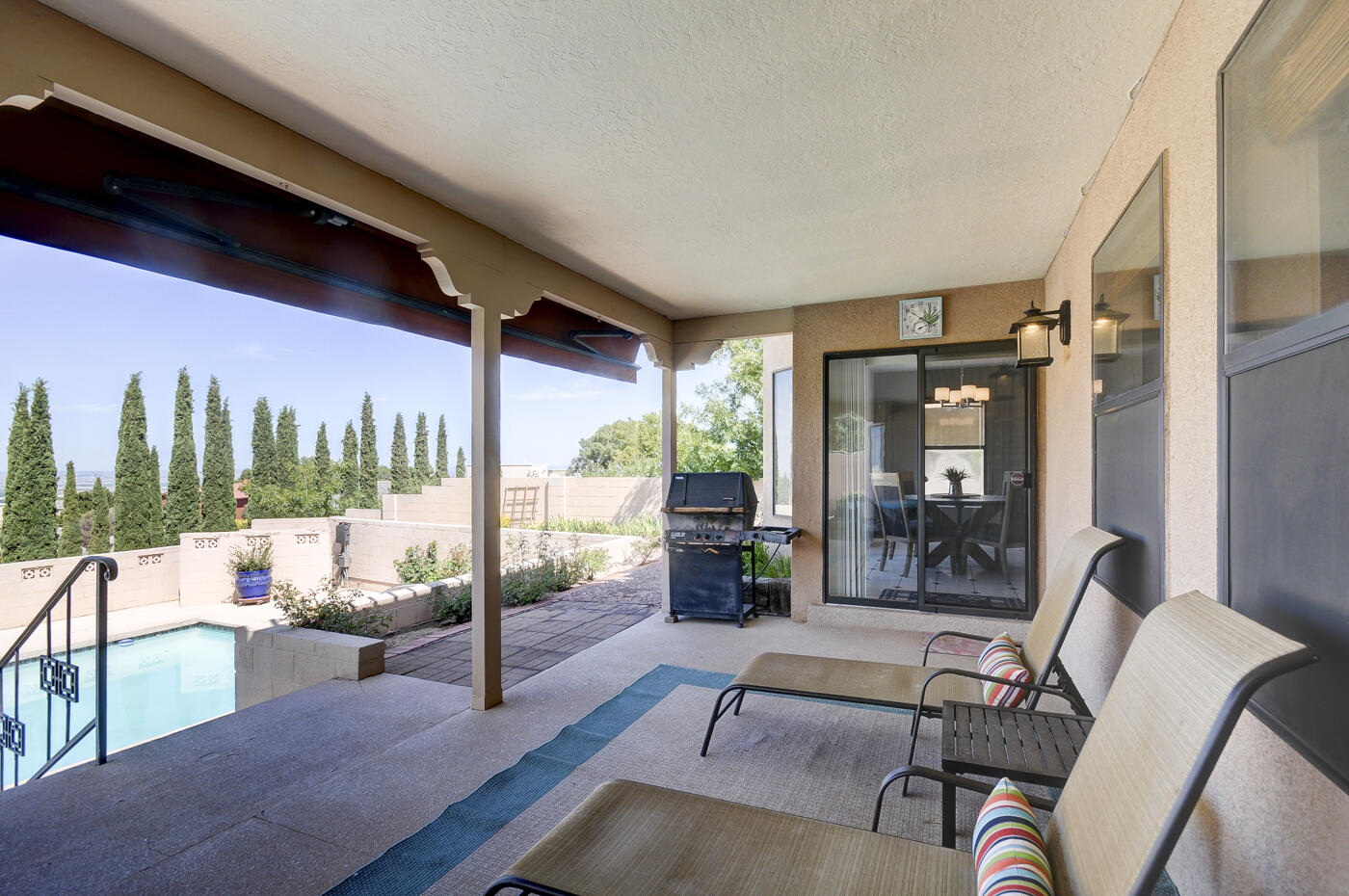 1609 Camino De La Sierra NE