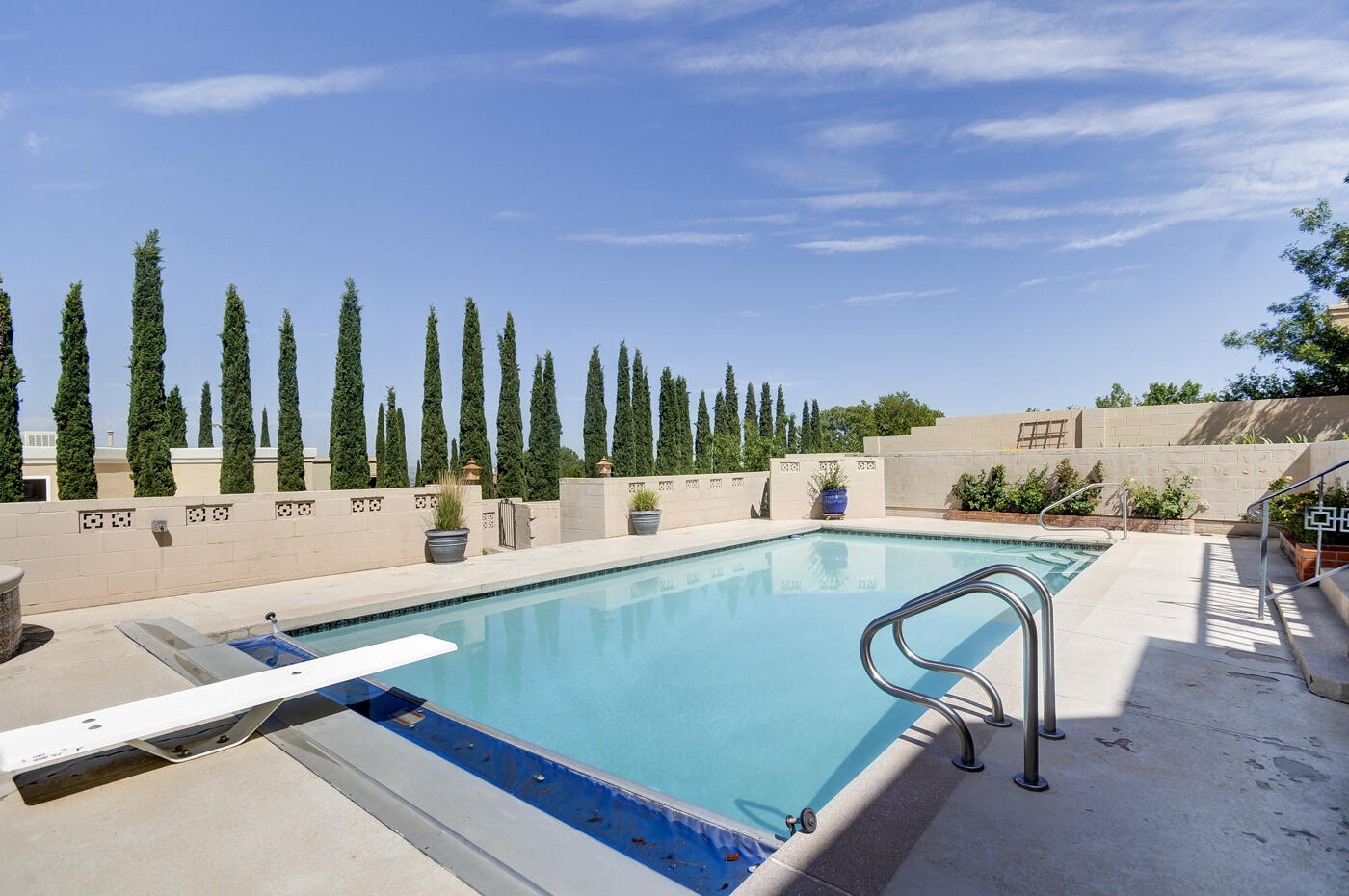 1609 Camino De La Sierra NE