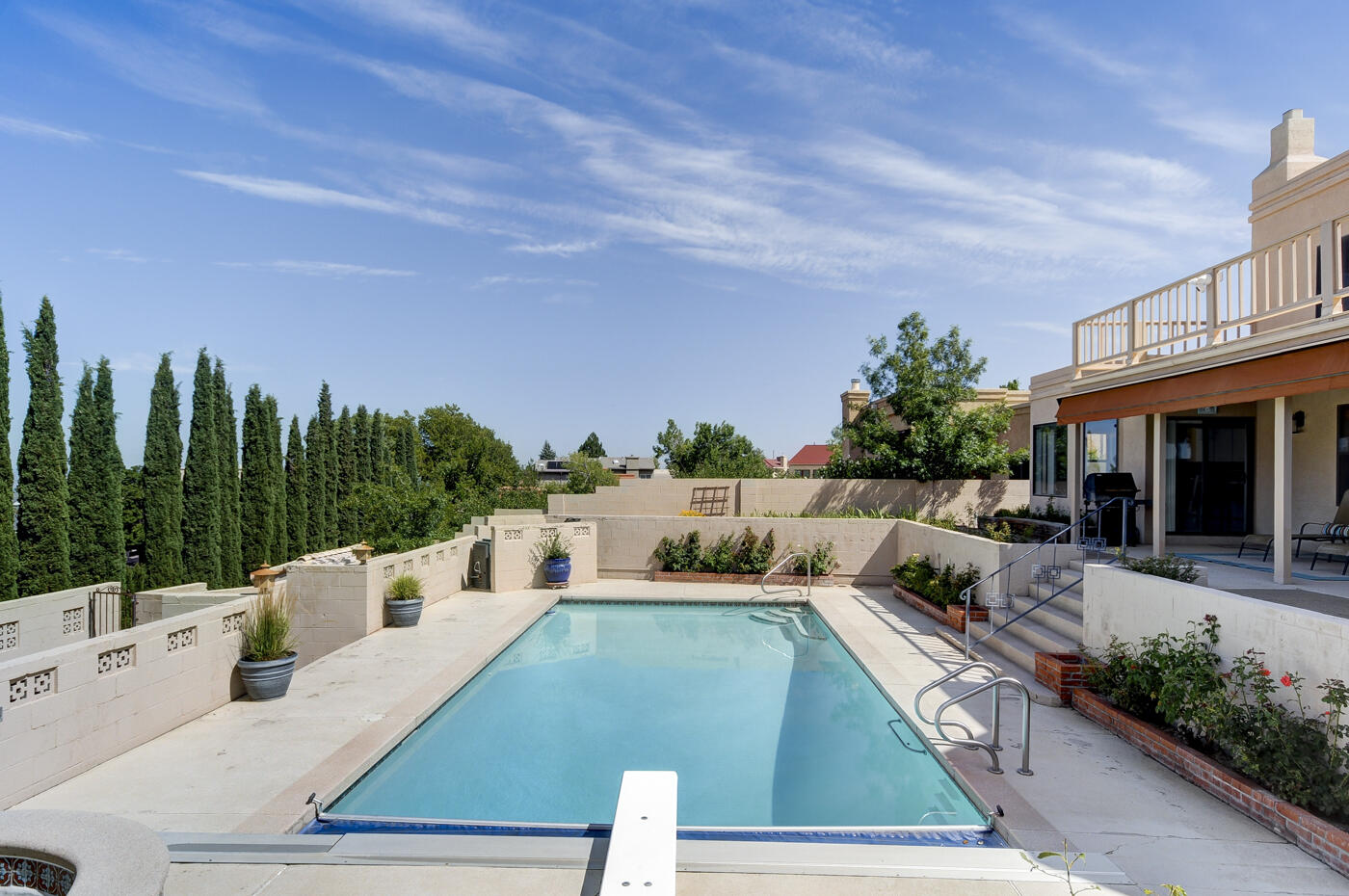 1609 Camino De La Sierra NE