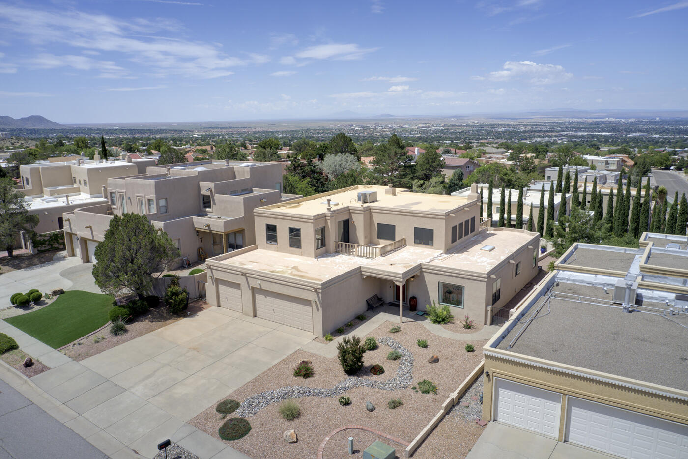 1609 Camino De La Sierra NE