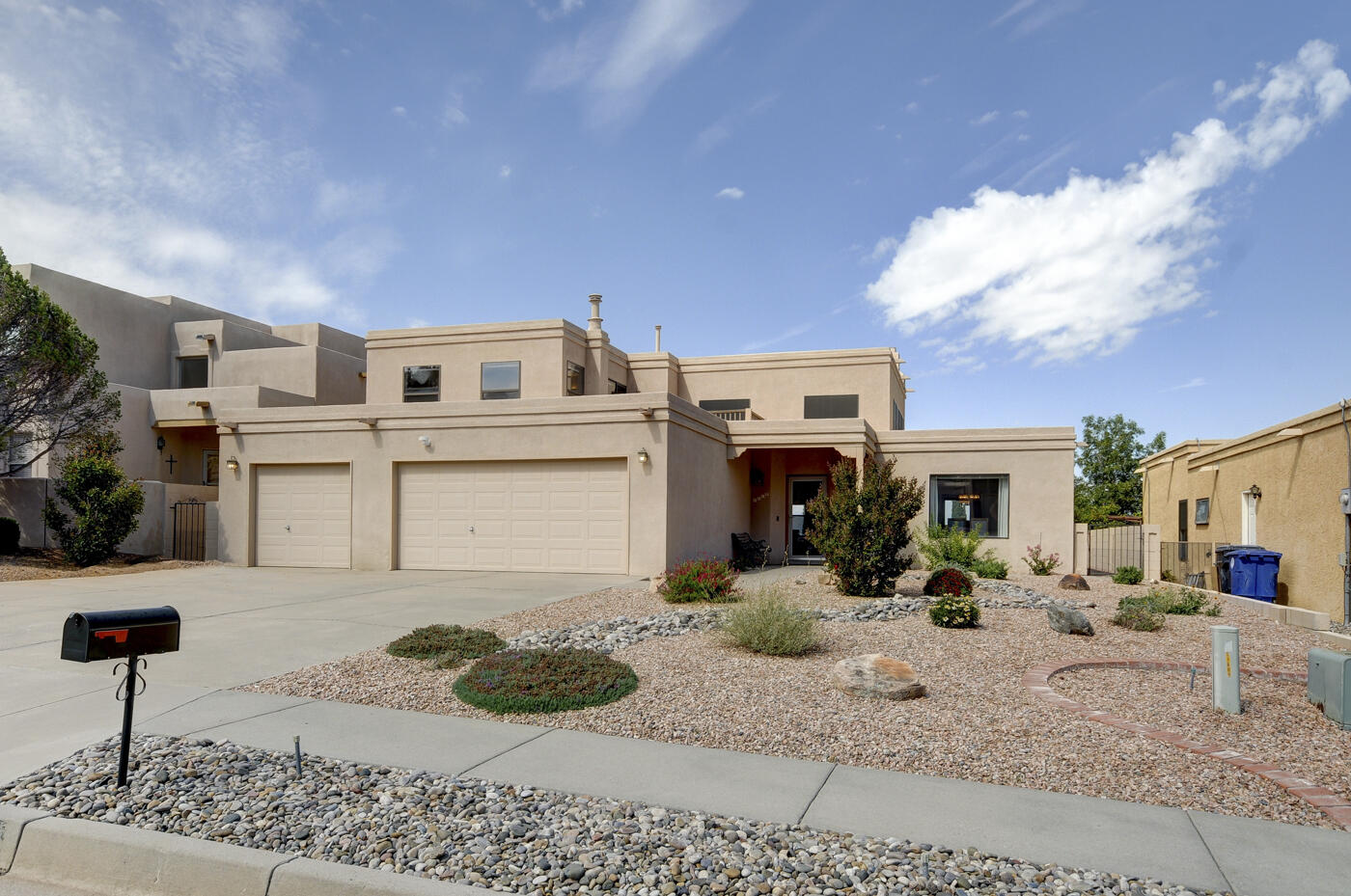1609 Camino De La Sierra NE