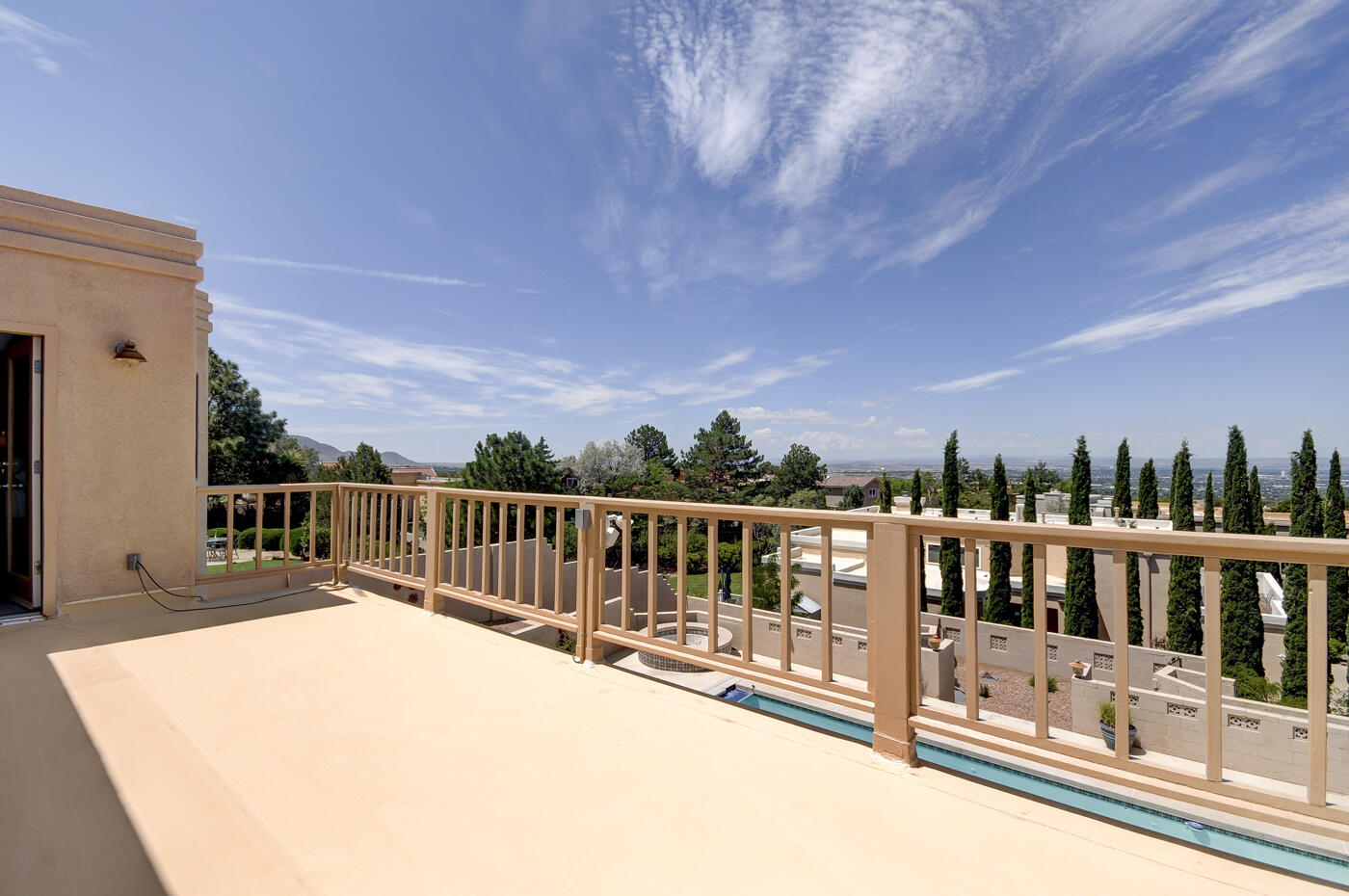 1609 Camino De La Sierra NE