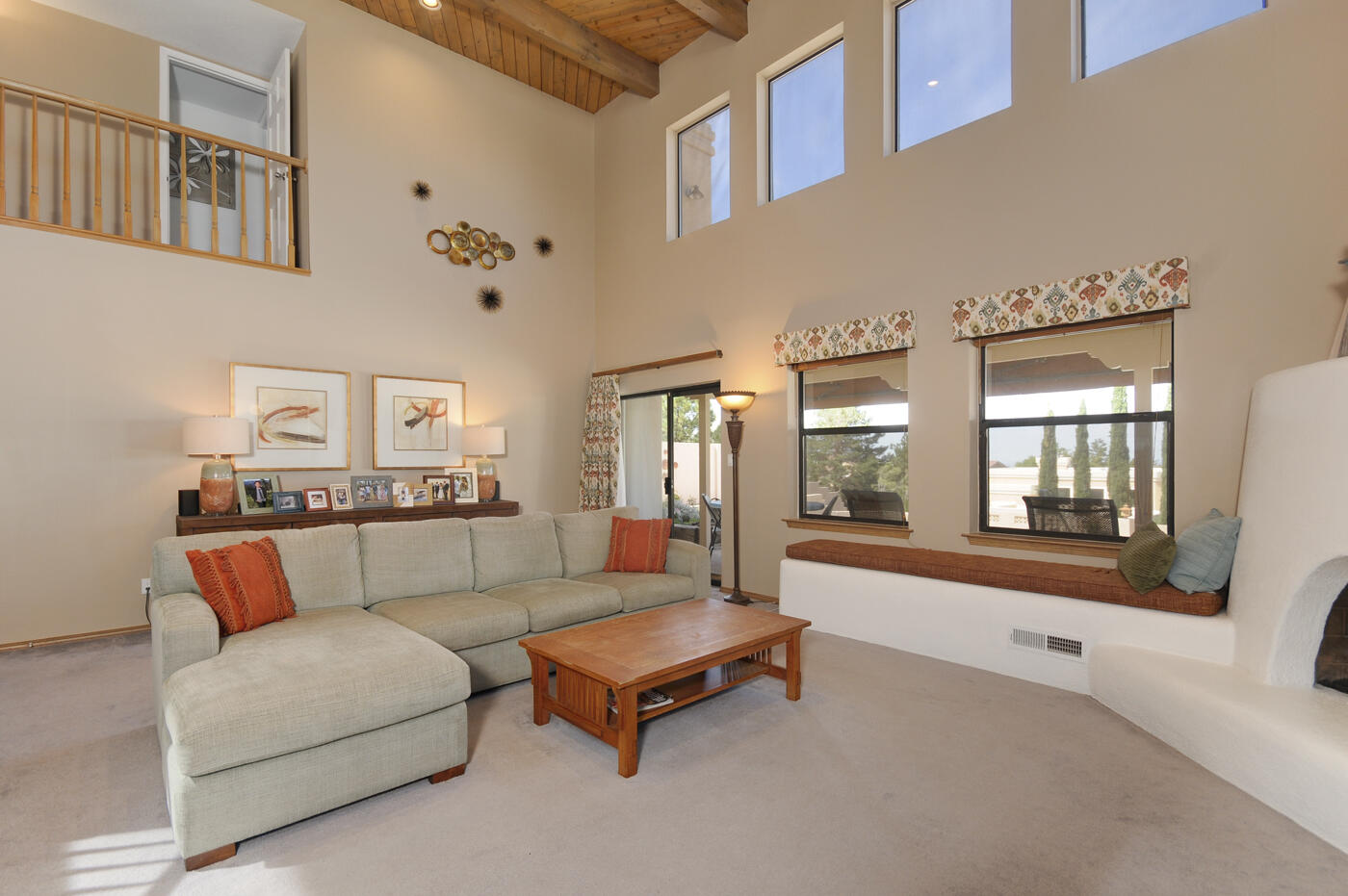 1609 Camino De La Sierra NE
