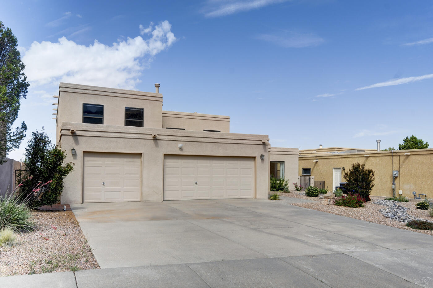 1609 Camino De La Sierra NE