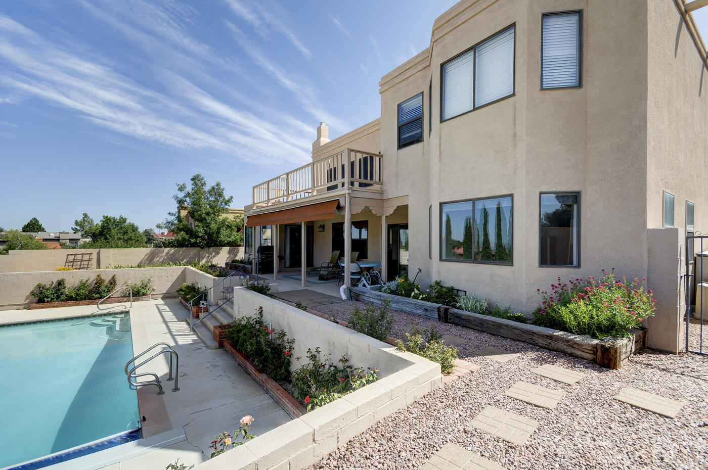 1609 Camino De La Sierra NE