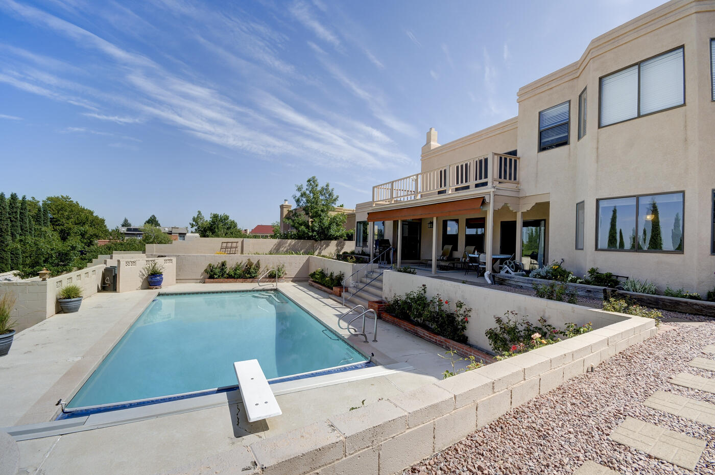 1609 Camino De La Sierra NE
