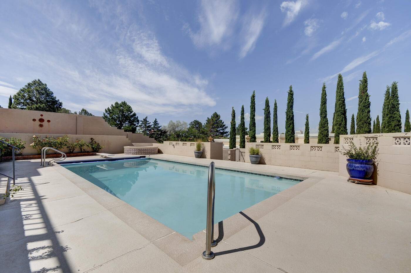 1609 Camino De La Sierra NE