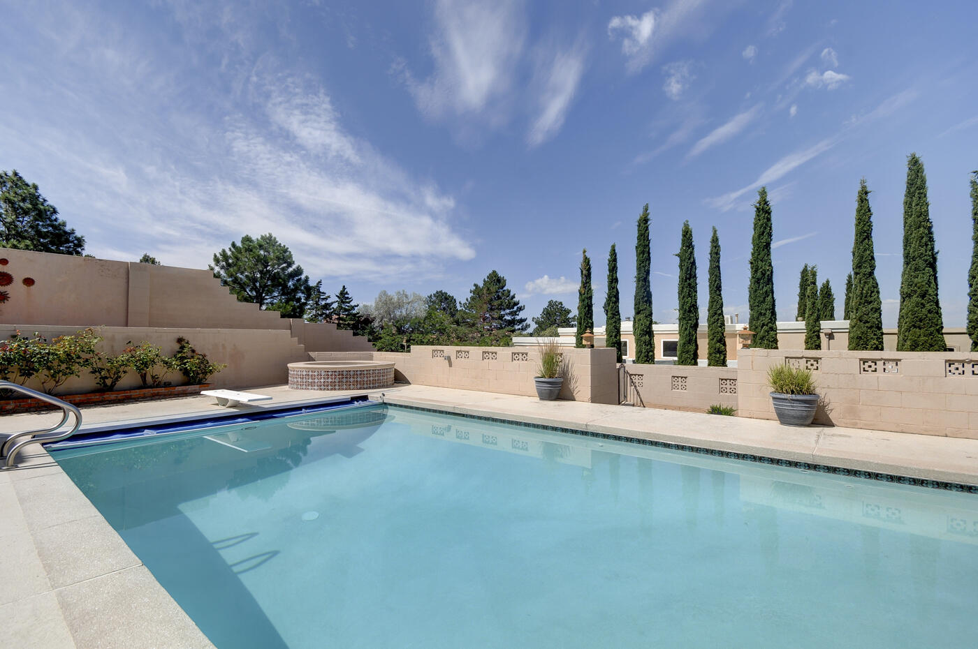 1609 Camino De La Sierra NE