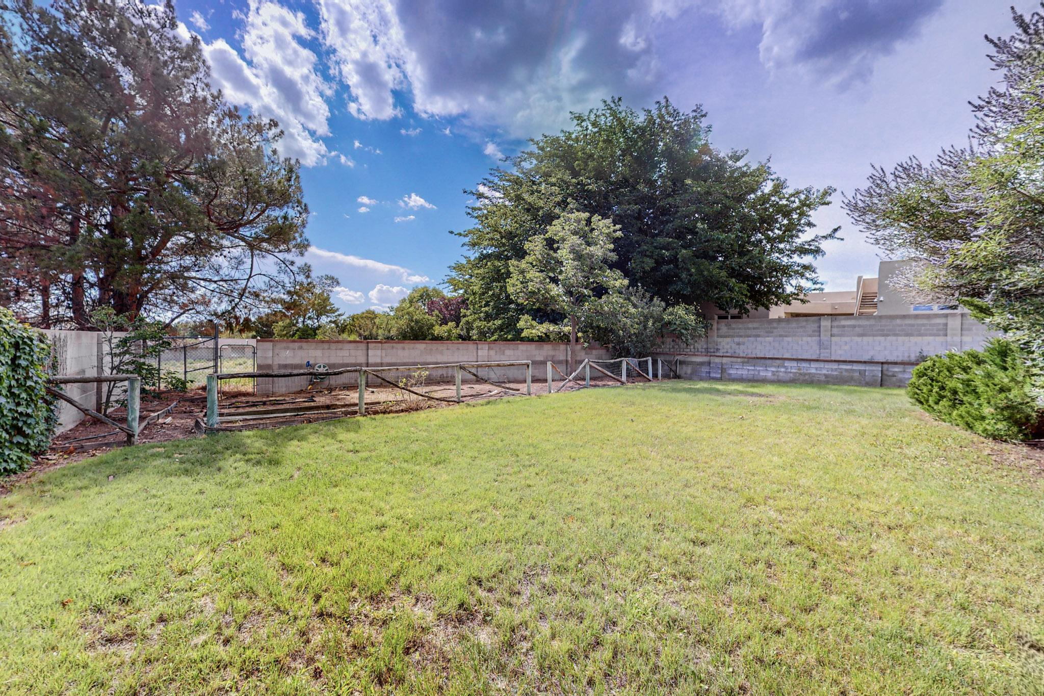 5311 Estrellita Del Norte Road NE