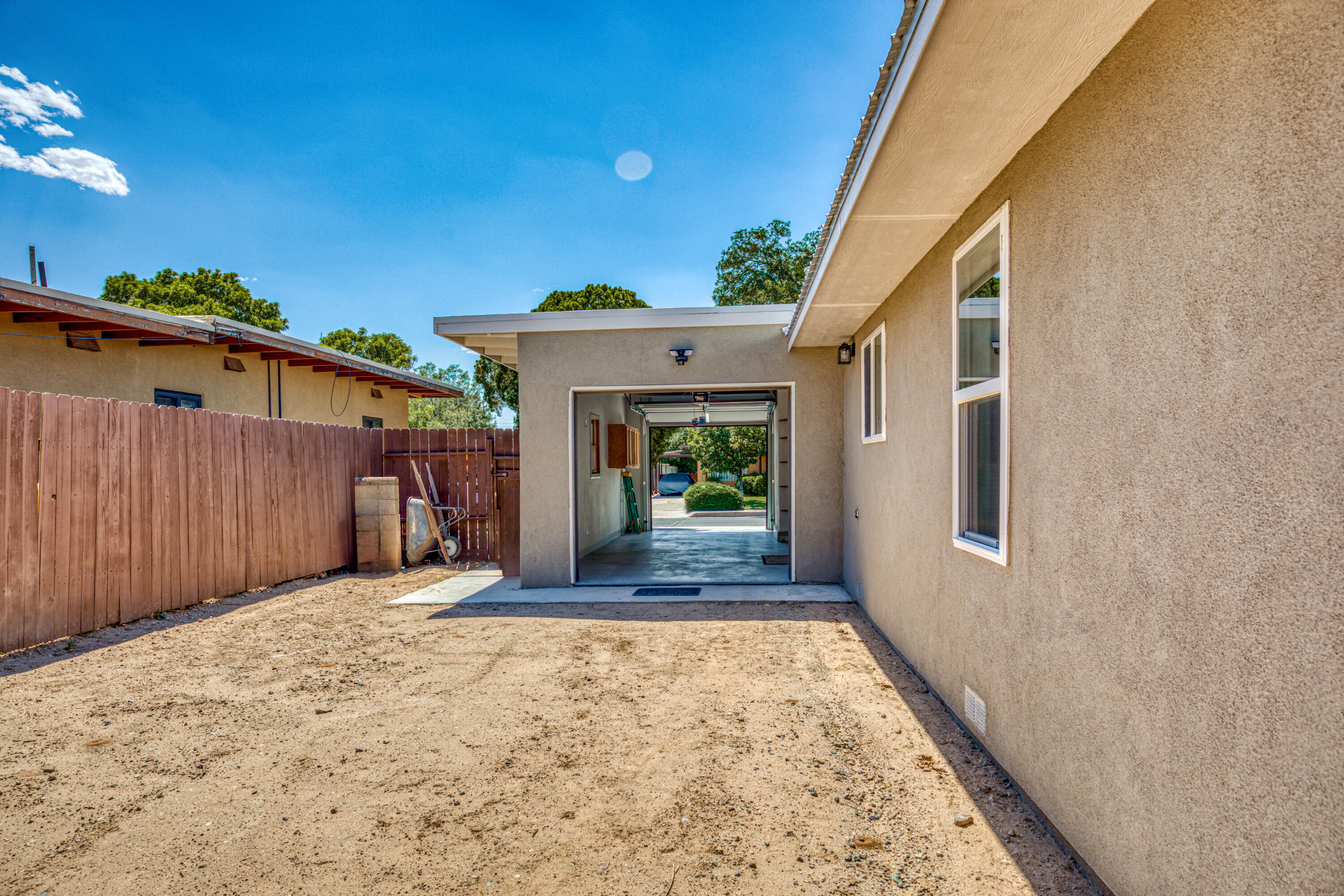 1718 Aliso Drive NE
