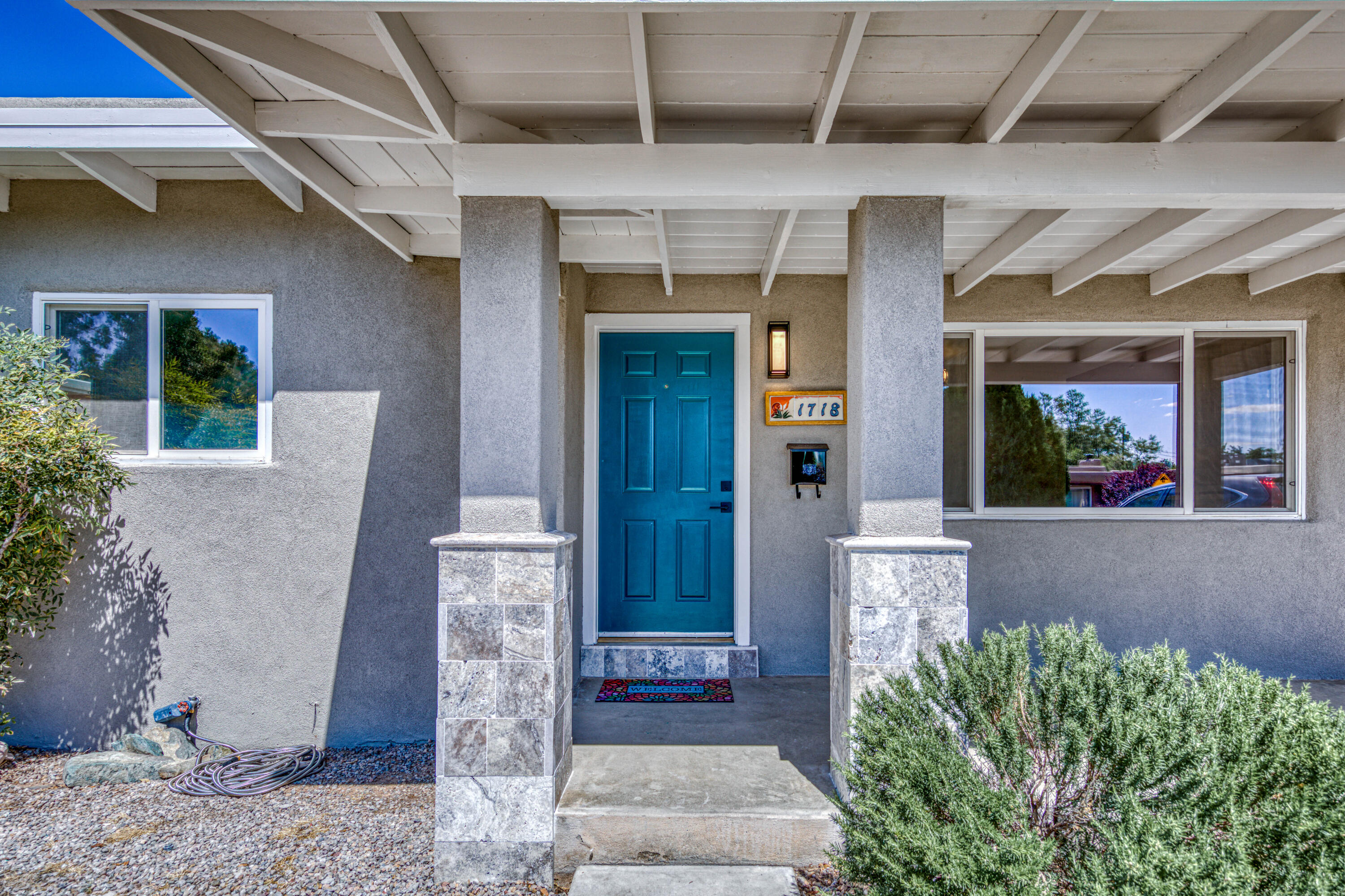 1718 Aliso Drive NE