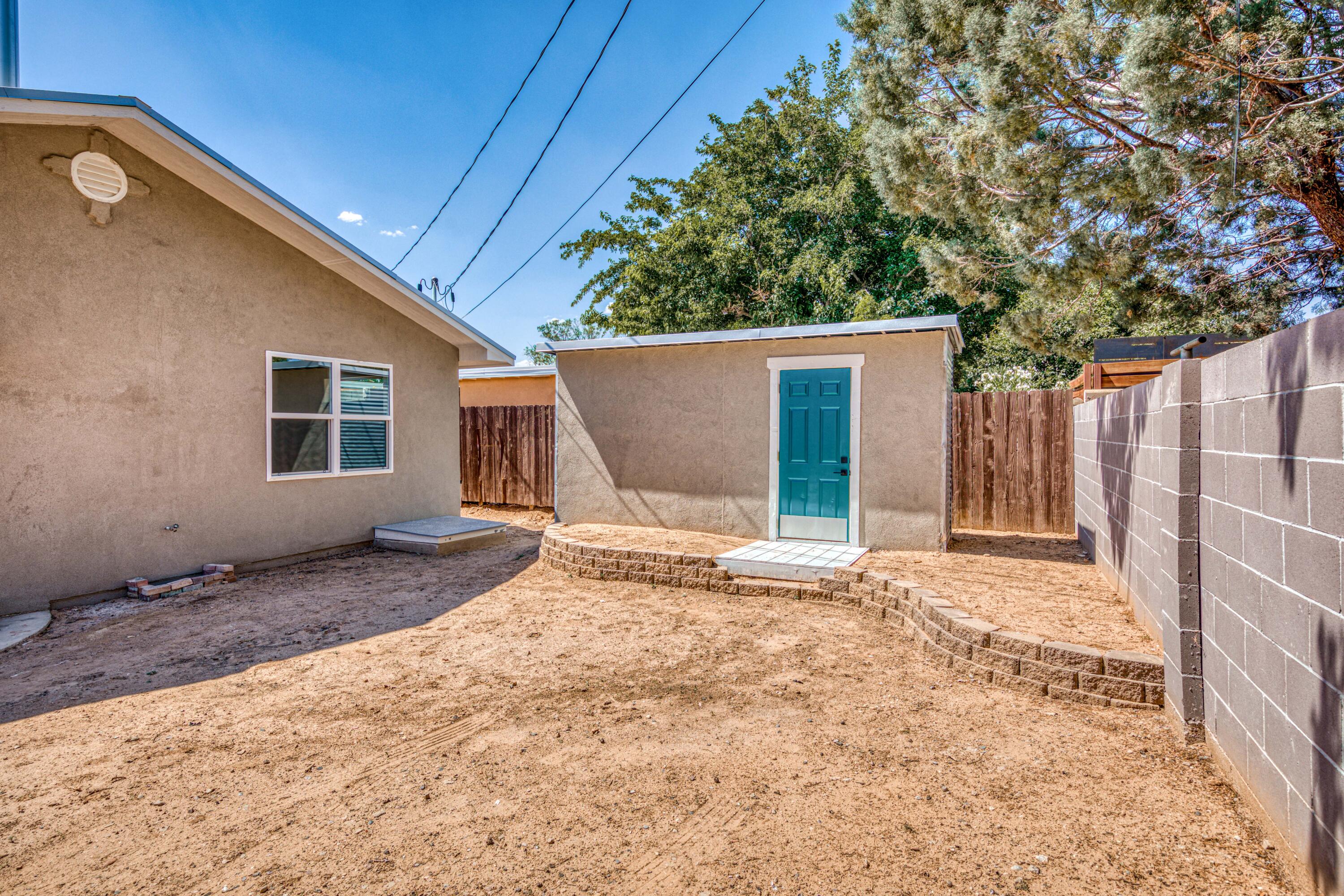 1718 Aliso Drive NE