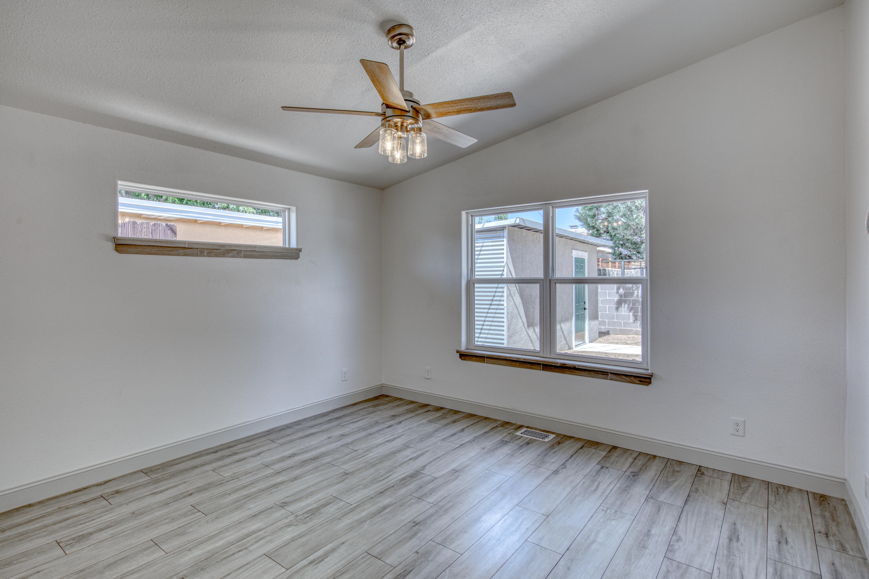 1718 Aliso Drive NE