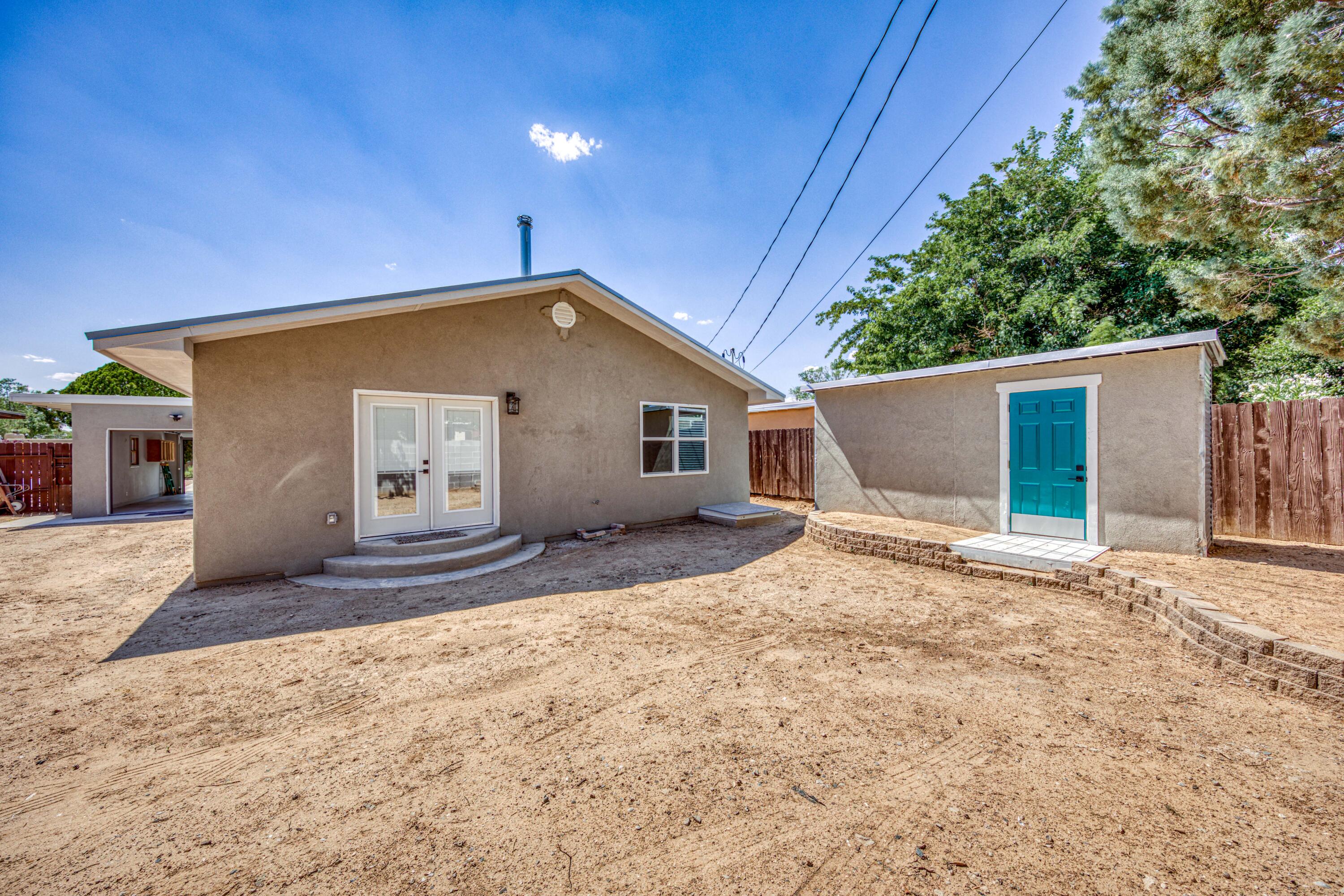 1718 Aliso Drive NE
