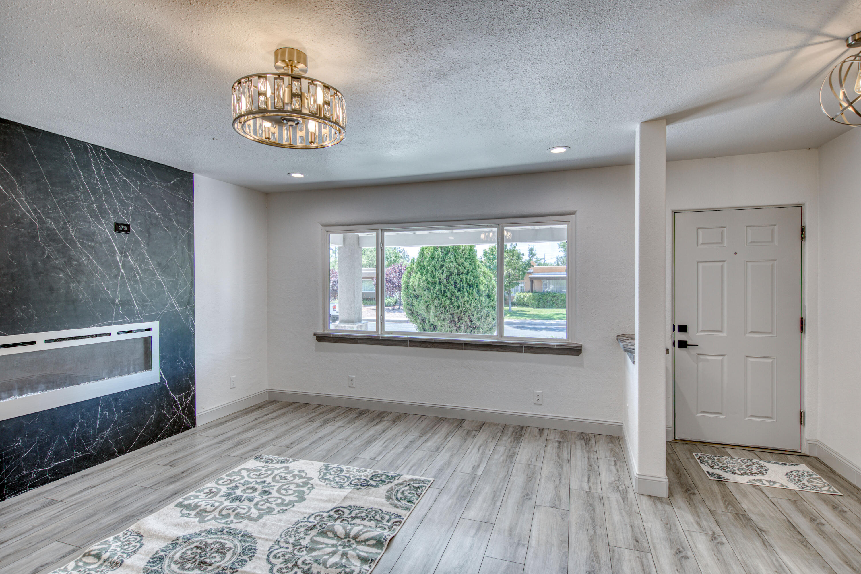 1718 Aliso Drive NE