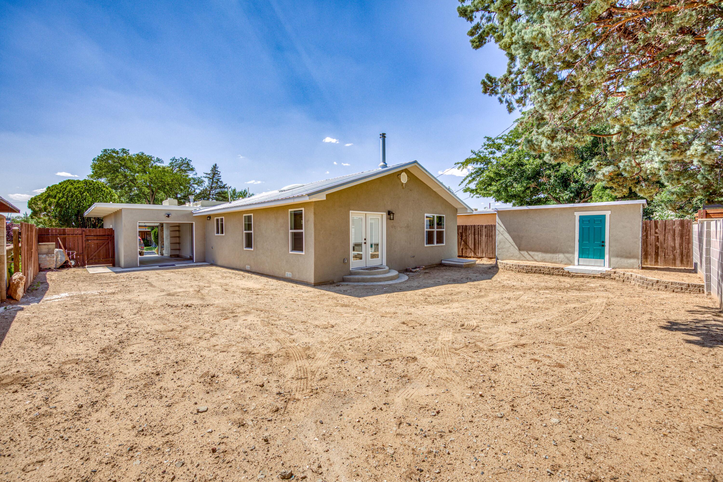 1718 Aliso Drive NE