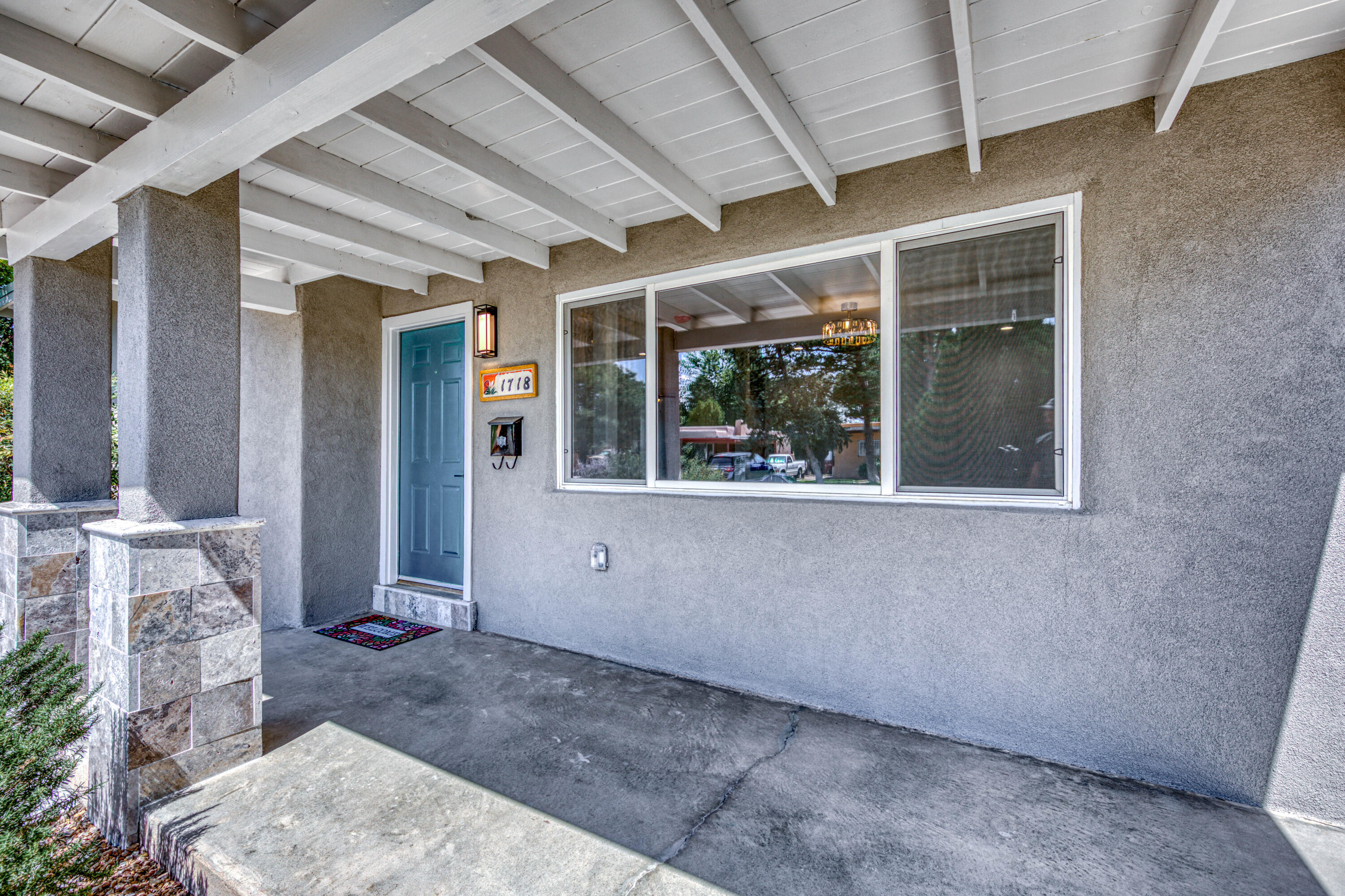 1718 Aliso Drive NE