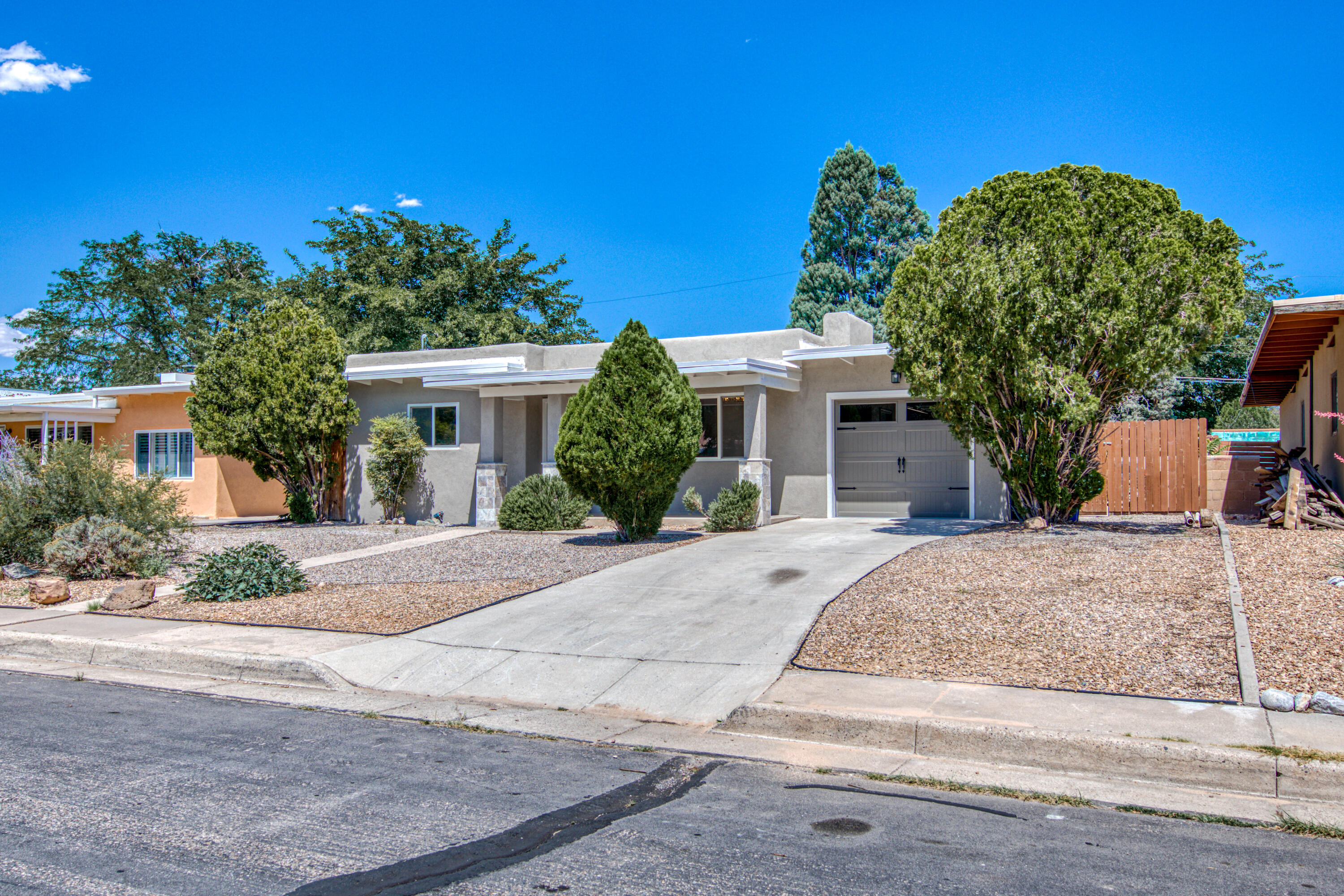 1718 Aliso Drive NE